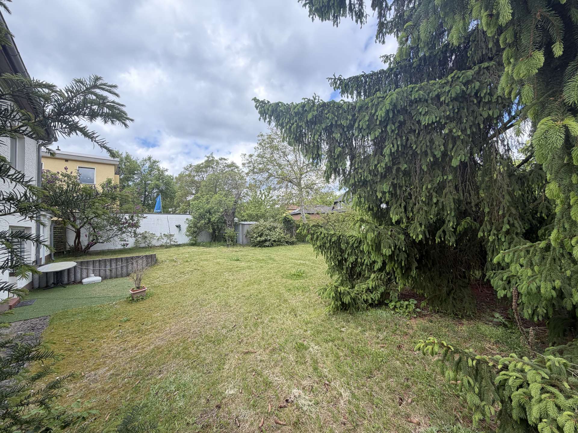 Charmantes Ein- oder Zweifamilienhaus mit großem Garten & Ausbaureserve in begehrter Lage - Bild 4