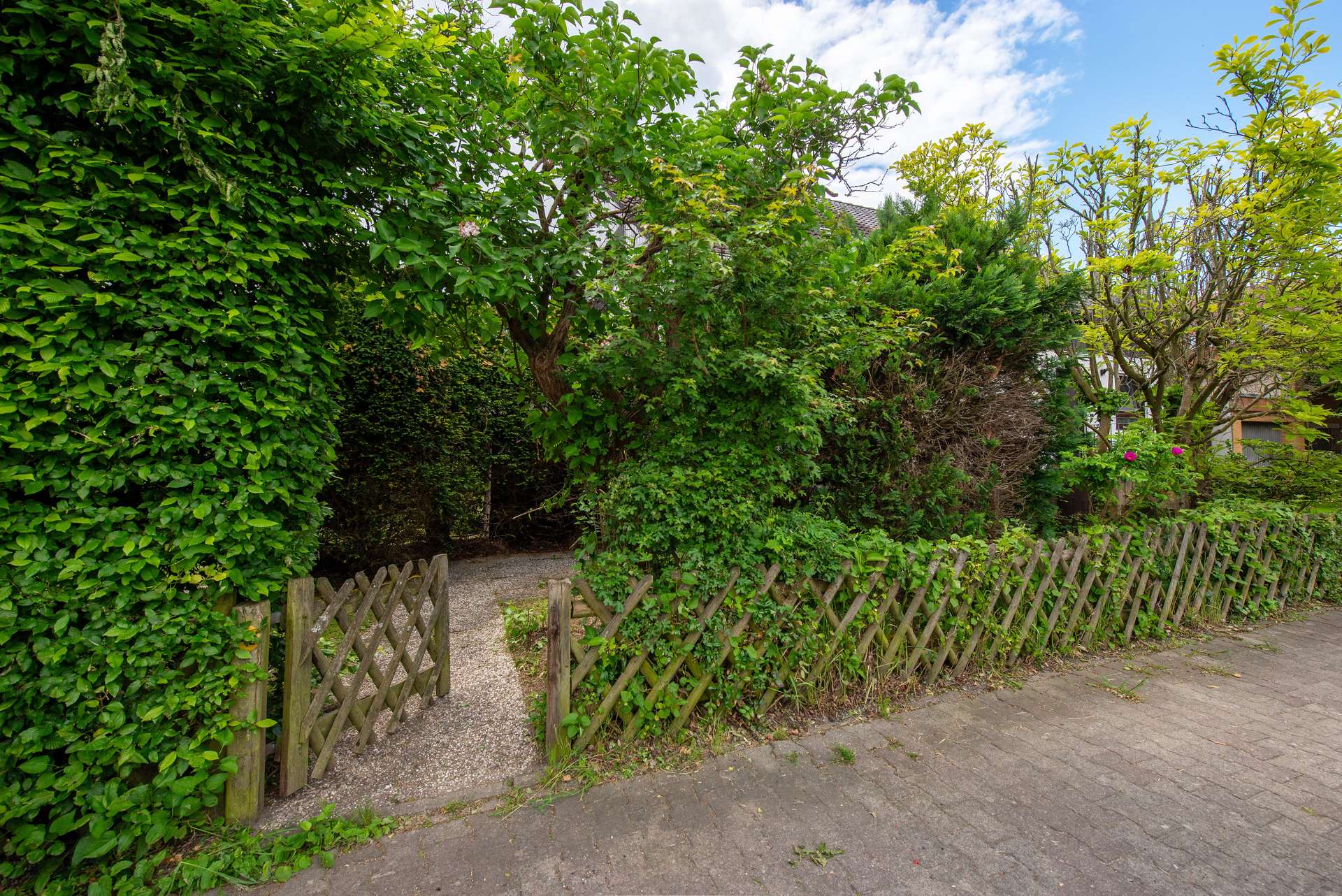 Familienfreundliche DHH mit Wohnkeller, Sauna und Terrasse in ruhiger Lage von Berlin-Buckow – Bild 2