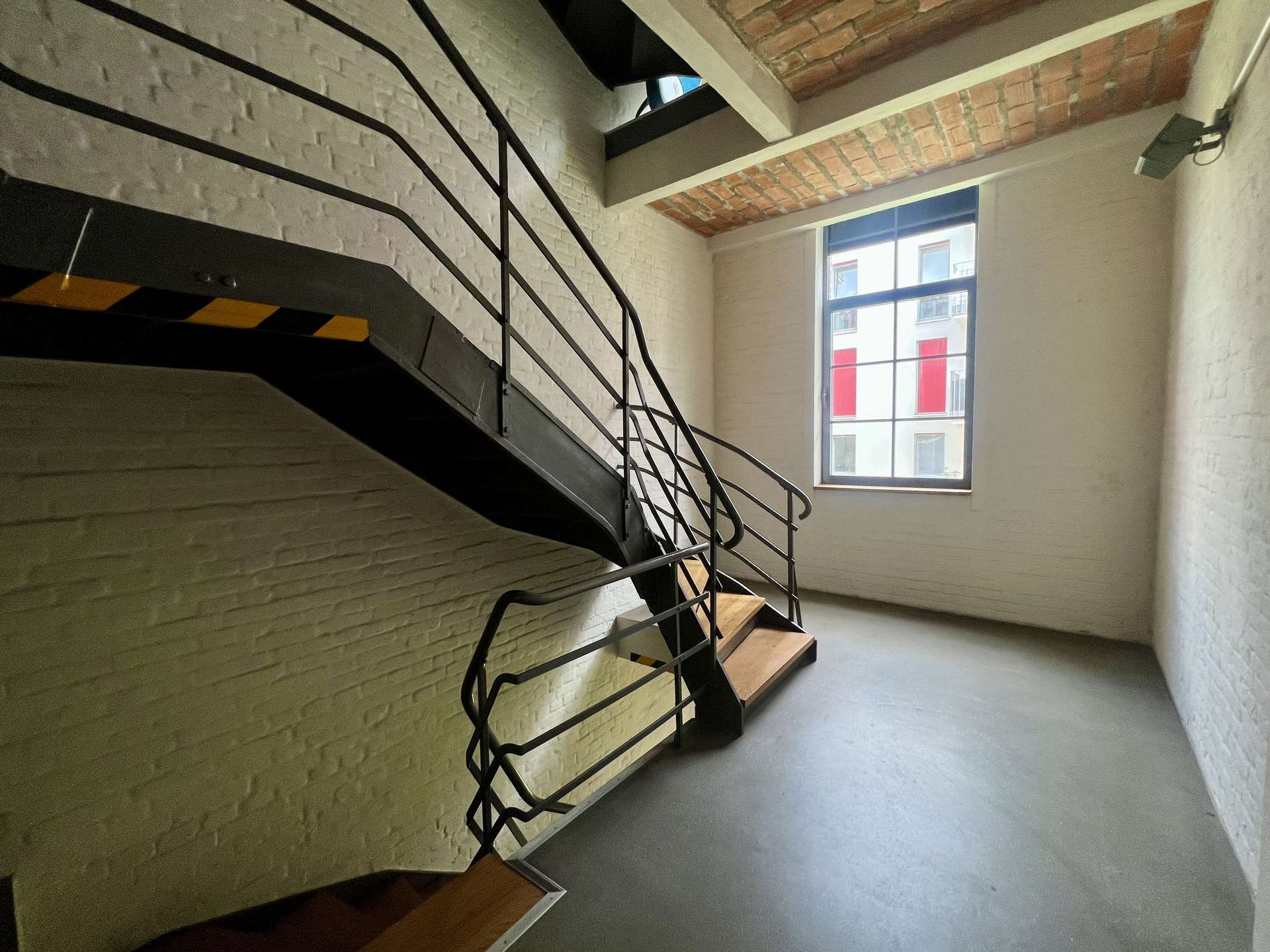 Loftartige Wohnung mit Garten und TG zur Eigennutzung oder Kapitalanlage direkt an der Spree! - Bild 2