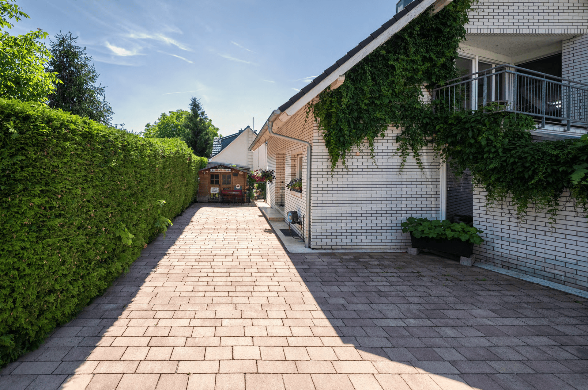 Hochwertiges Einfamilienhaus mit stilvollem Wohnkonzept auf 500m2 Grundstück in zentraler Lage! - Bild 4