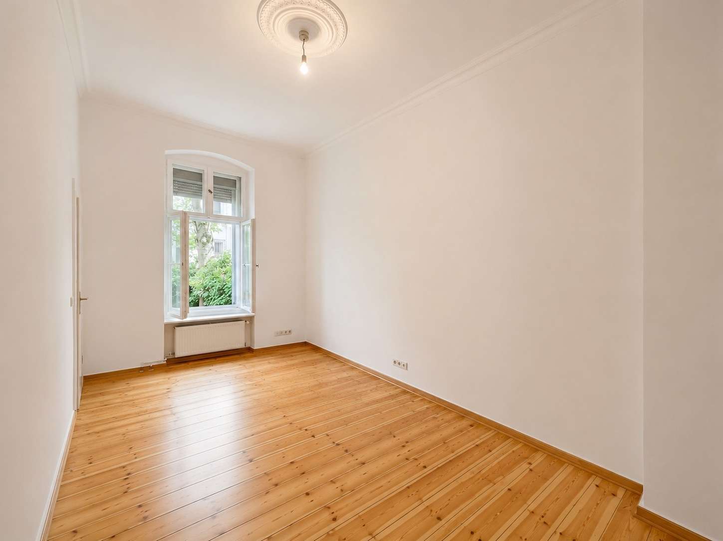 Repräsentative Altbauarchitektur-118m2 auf zwei Ebenen hochwertig modernisiert, sofort bezugsfertig! - Bild 4