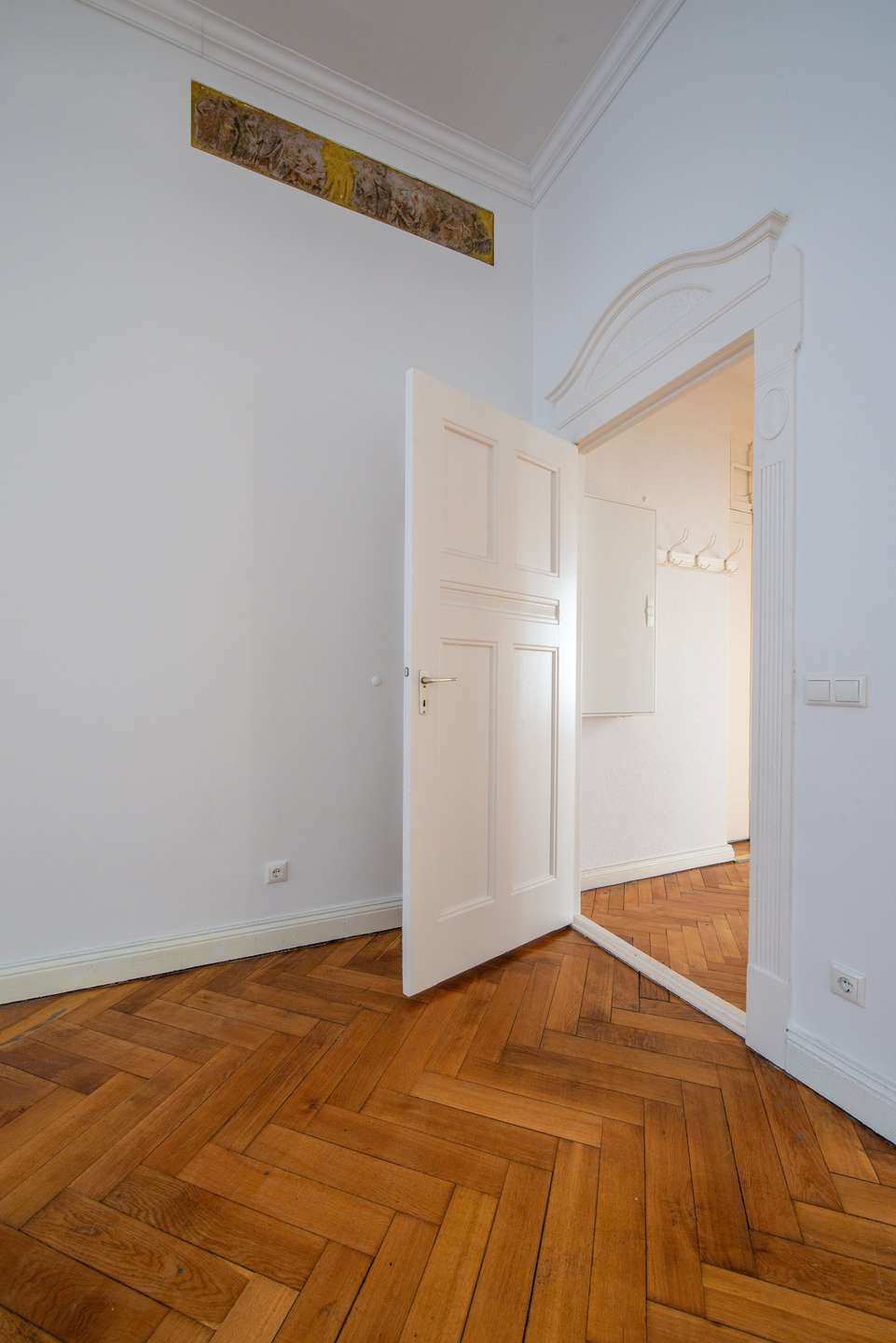 Repräsentative Altbauwohnung mit 5 Zi., lichtdurchfluteten Räumen nahe Schloss Bellevue! - Bild 6