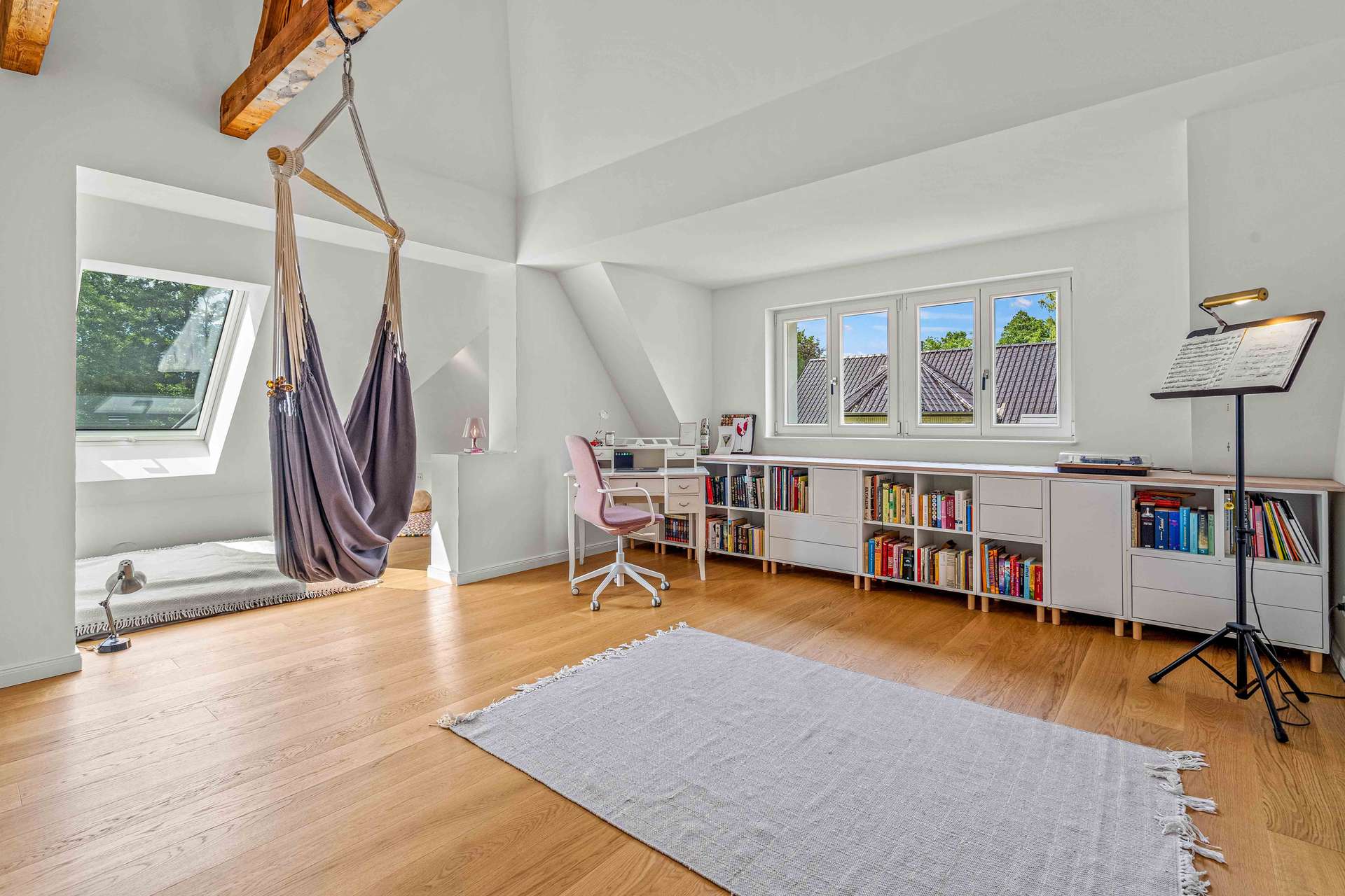 Architektenjuwel in Wassernähe: Einzigartiges Wohnen auf ca. 1.800 m2 Traumgrundstück – Bild 7