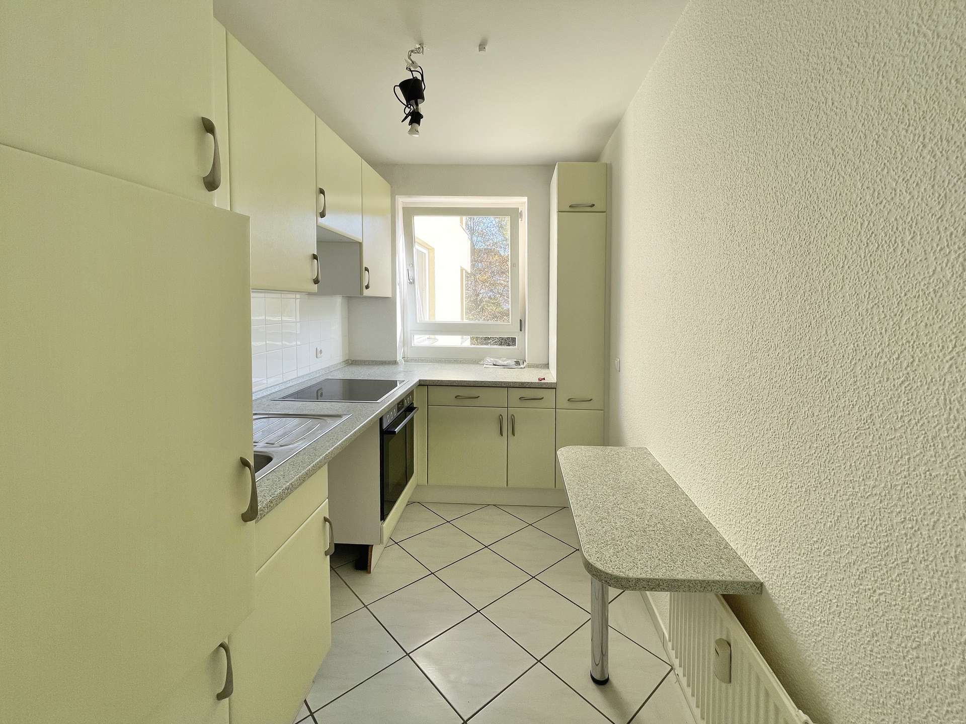 Berlin-Lichtenrade: Gepflegte 2-ZKB-Wohnung mit Balkon & TG-Stellplatz - Bild 5