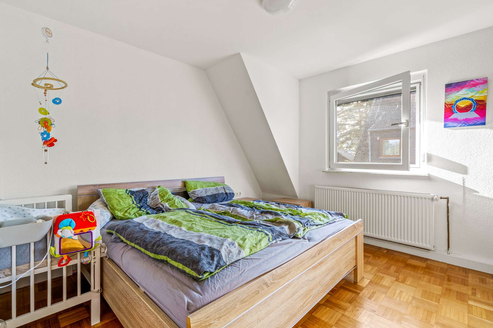 Großräumiges und modernes Einfamilienhaus mit Doppelgarage und Garten in Rudow - Bild 9