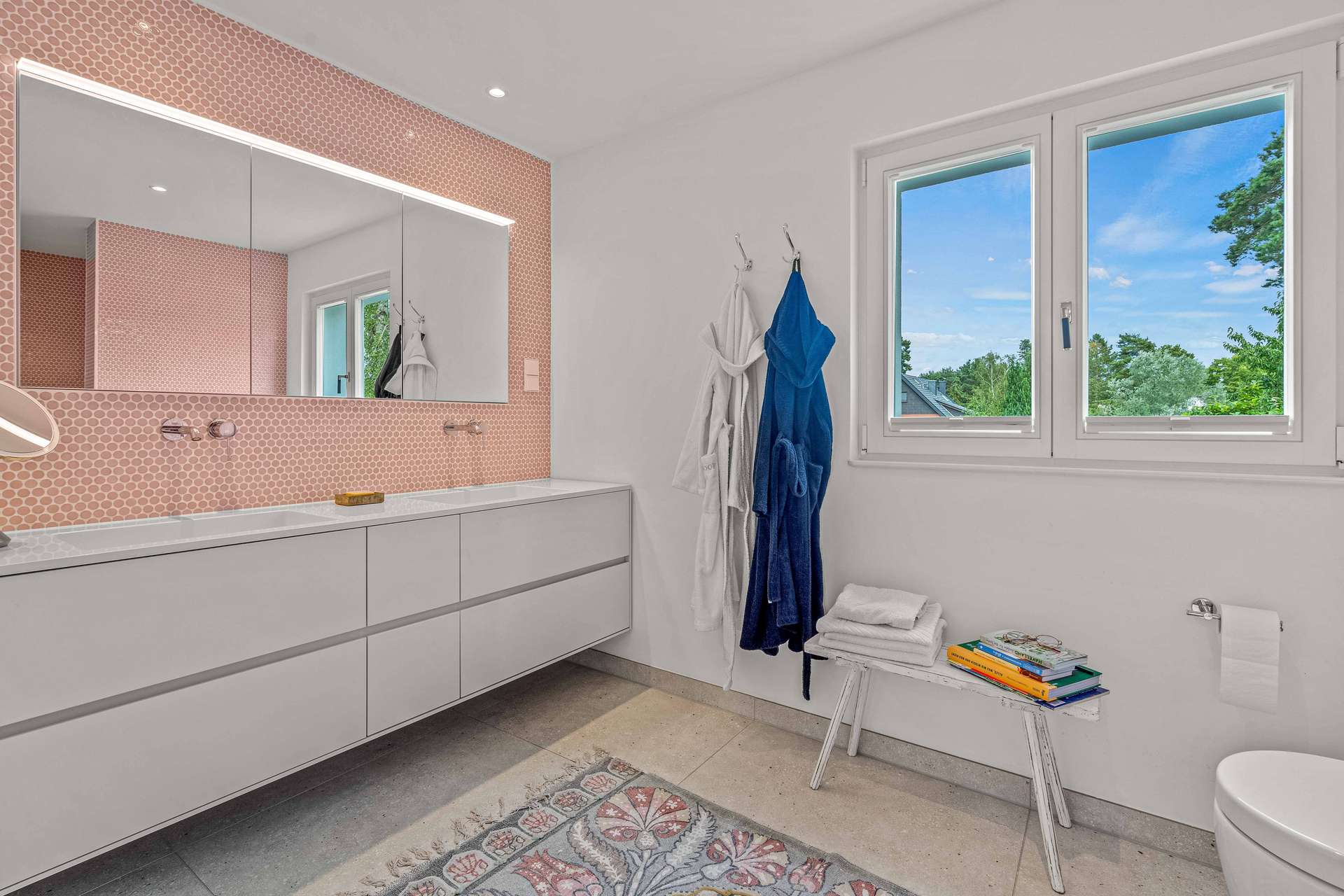 Architektenjuwel in Wassernähe: Einzigartiges Wohnen auf ca. 1.800 m2 Traumgrundstück – Bild 9