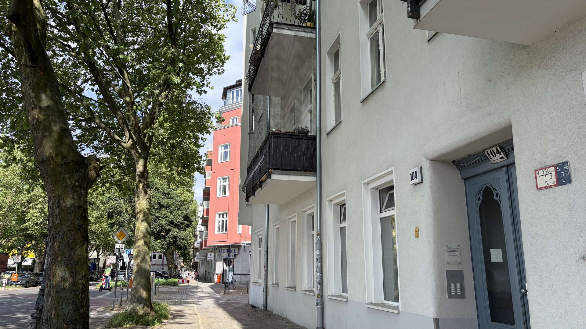 Schöne lichtdurchflutete Eckwohnug in belebter Lage - Bild 2