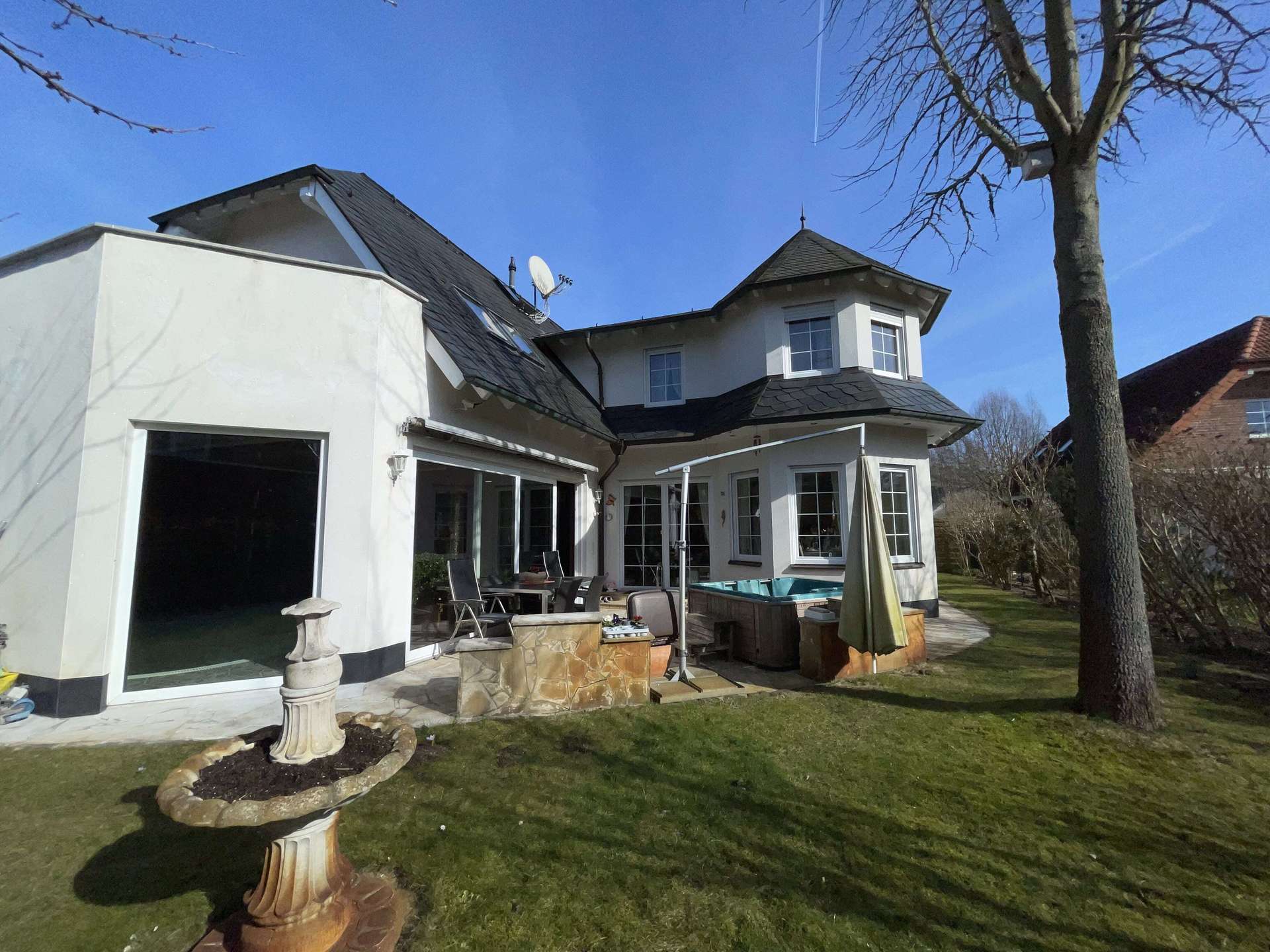 Exklusive Villa mit Sauna, 2 Garagen, Pool ca. 10 Min. von Berlin am Nieder Neuendorfer See! – Bild 11