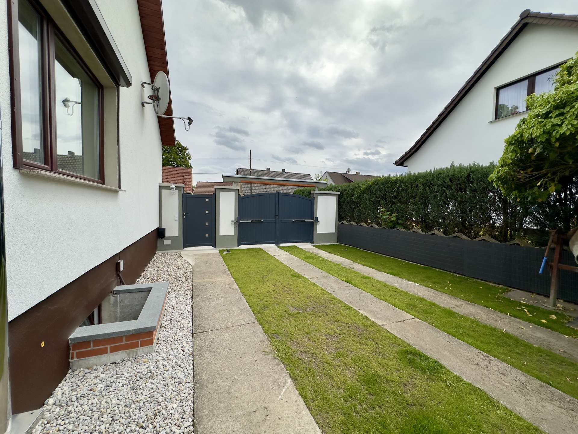 Modernisiertes Einfamilienhaus mit viel Privatsphäre in ruhiger Lage – Bild 4