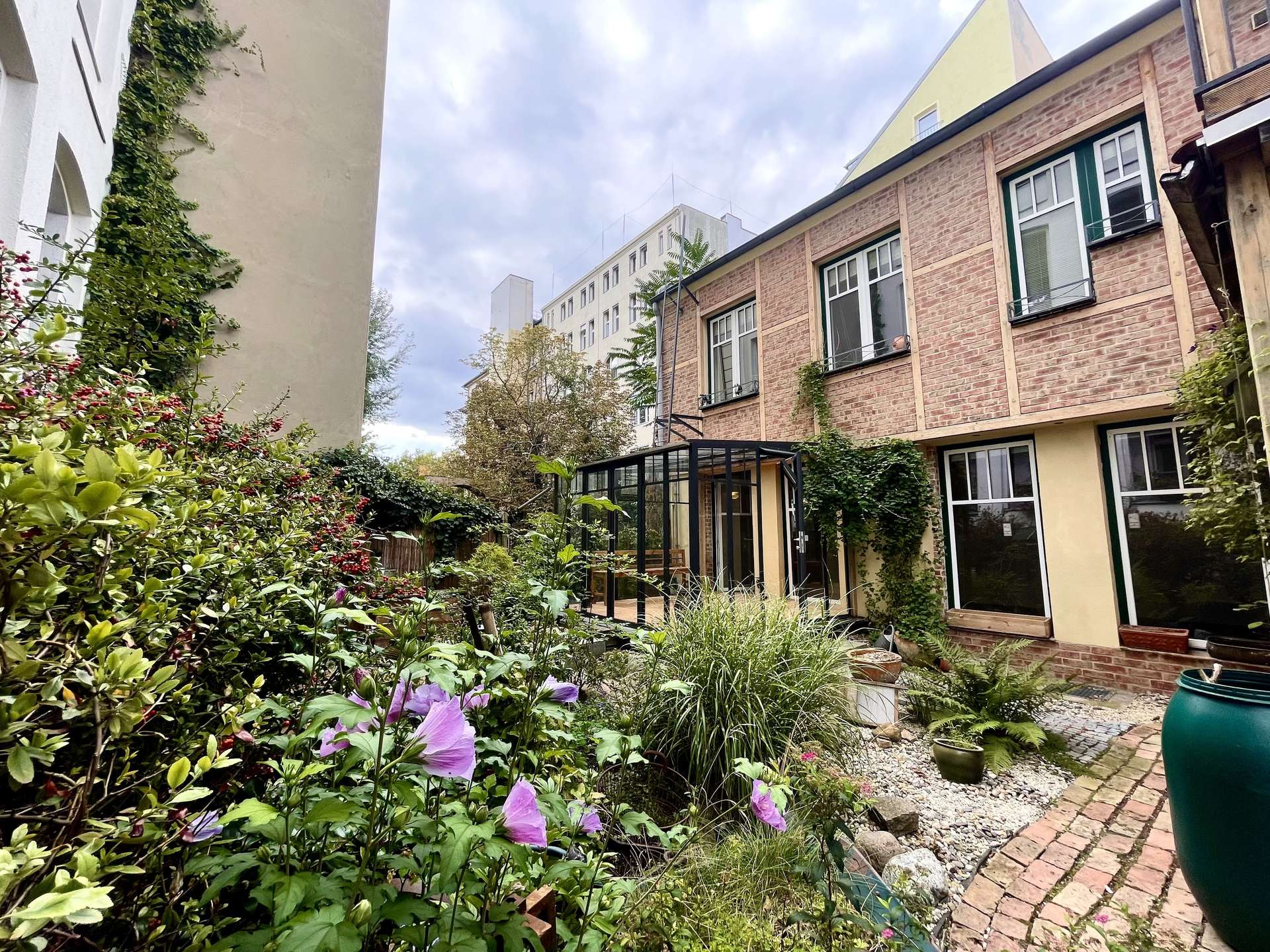 Leerstehende Remise in Berlin-Tiergarten – ca. 160 m² Wohnfläche, Garten, Balkon & Wintergarten - Bild 3
