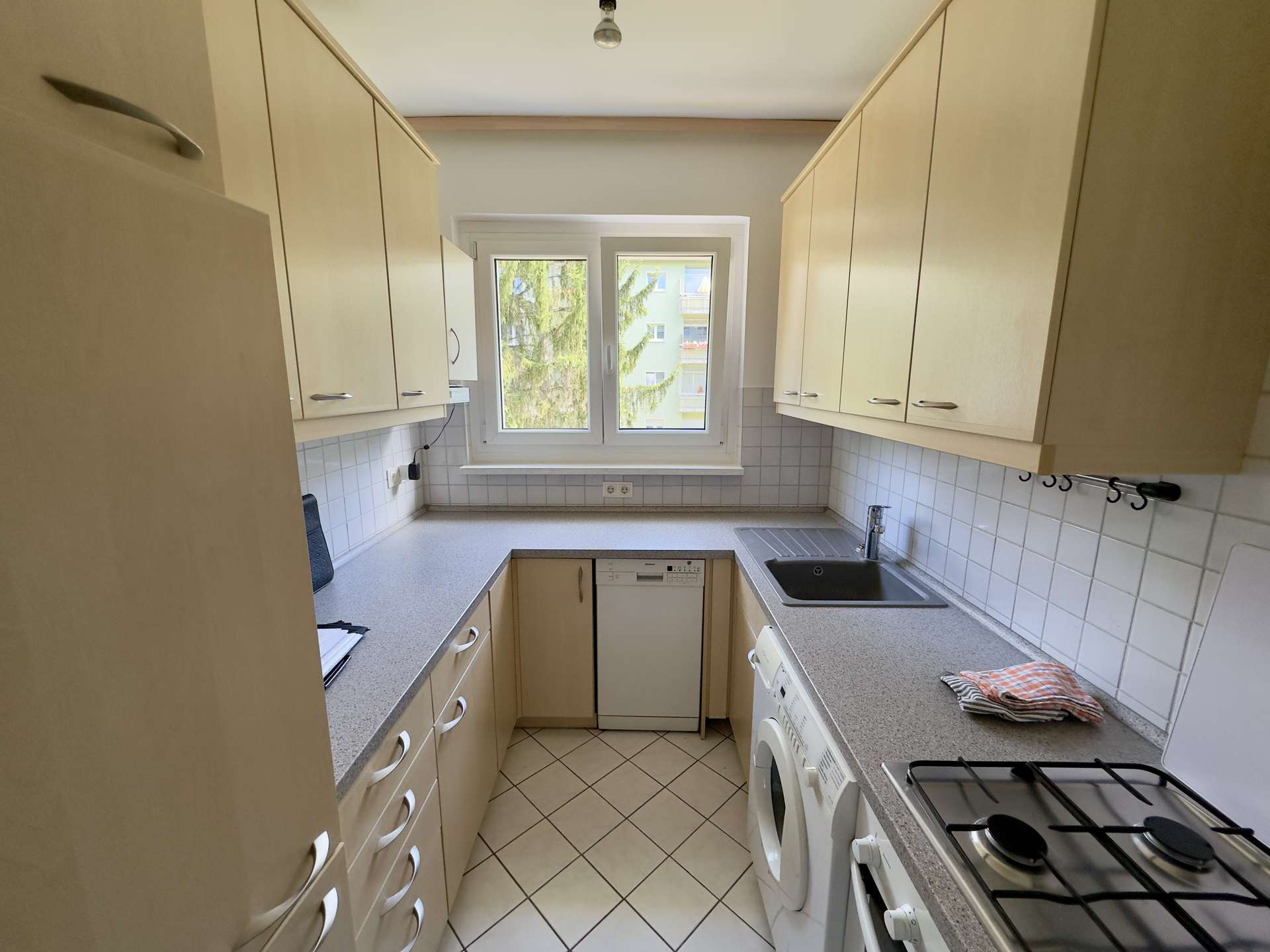 Bezugsfreie 2-Zimmer-Wohnung mit sonnigem Balkon und modernisiertem Gesamtbild in Berlin-Lankwitz - Bild 4