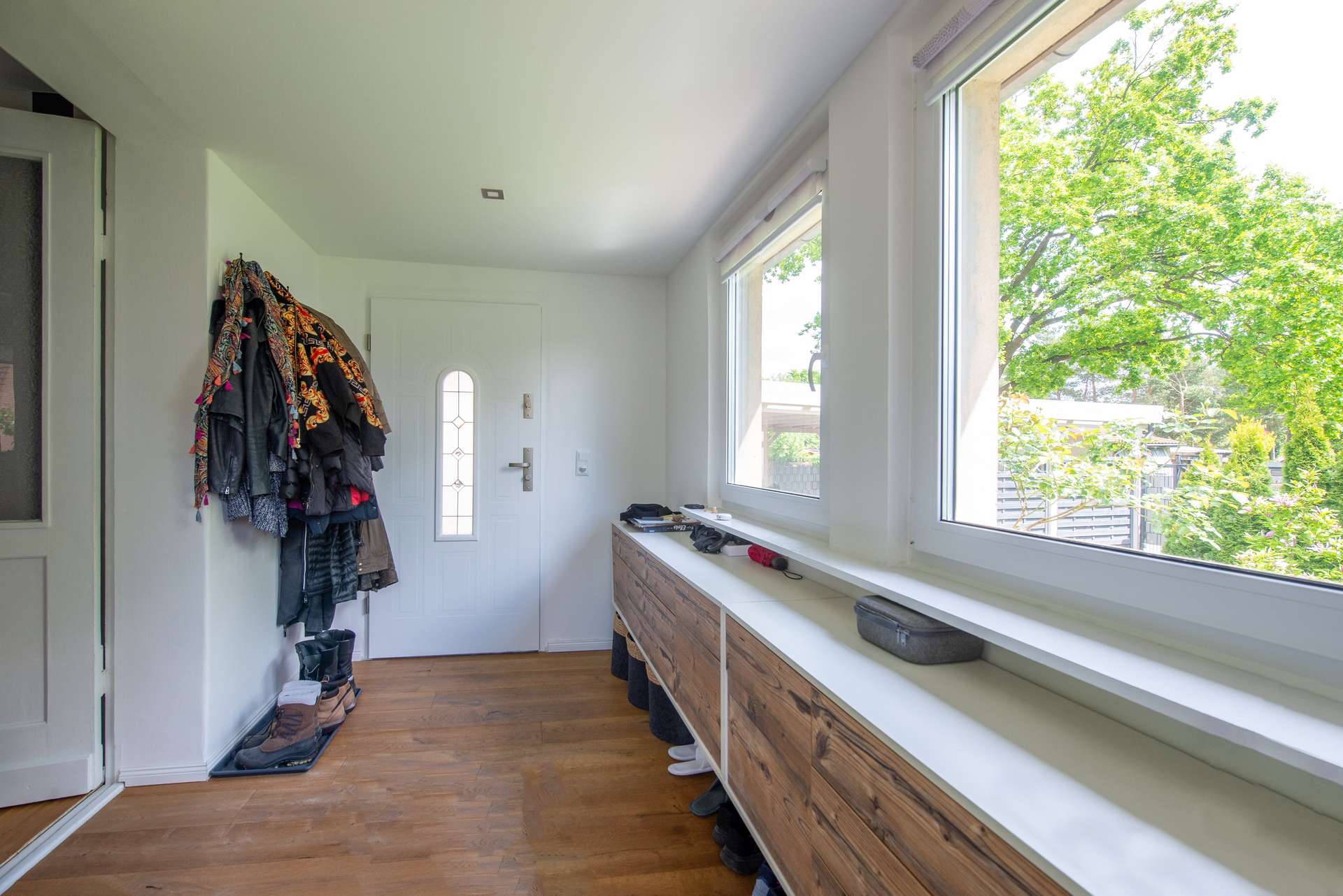 Raus aus Berlin. Rein ins Zuhause. – Stilvoll saniertes Familienhaus mit Kamin & Traumgarten – Bild 10