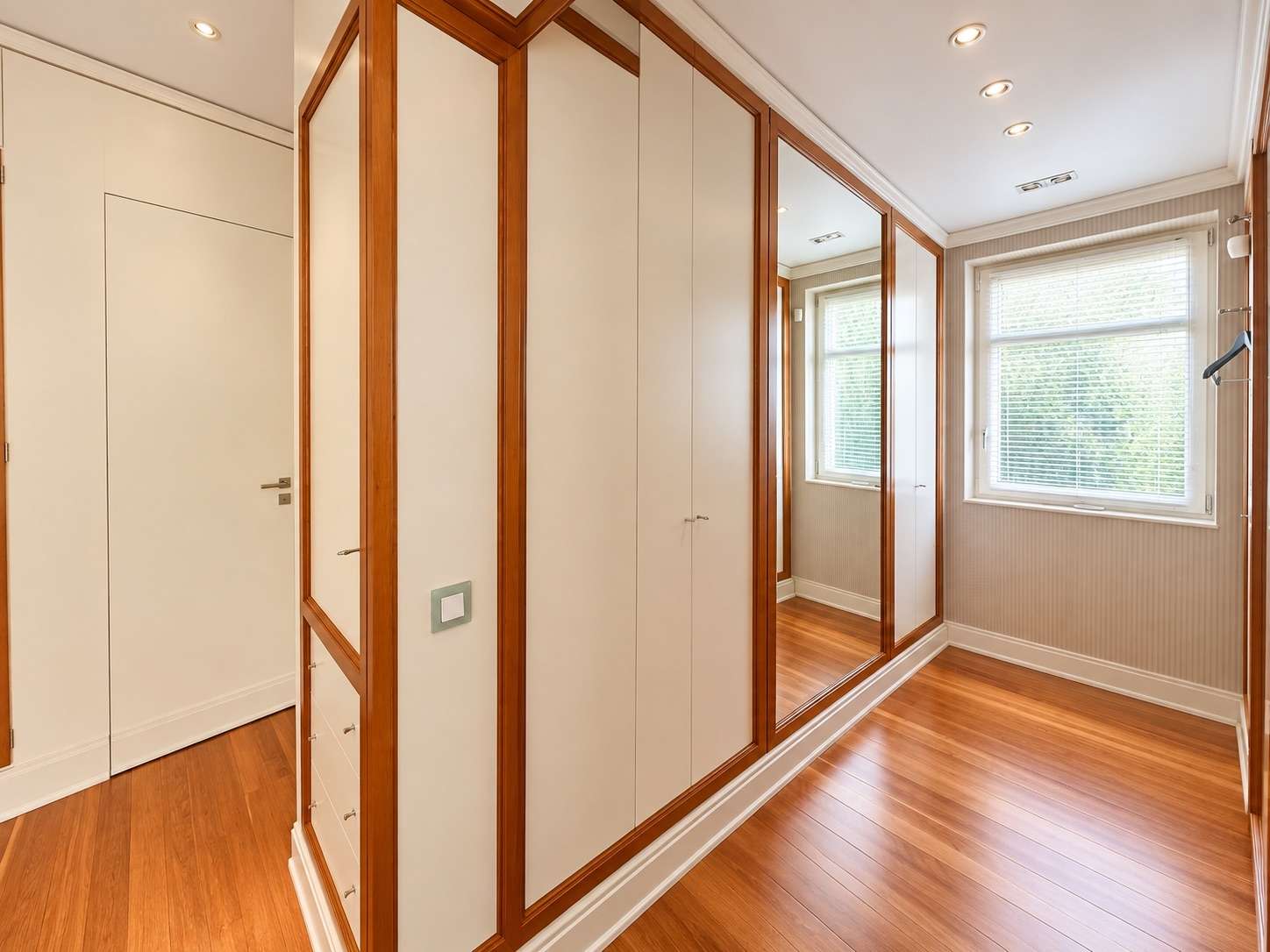 Haus im Haus! Einzigartiger Luxus mit Privatgarten: 6 Zi., Kamin uvm. in Bestlage - Bild 20
