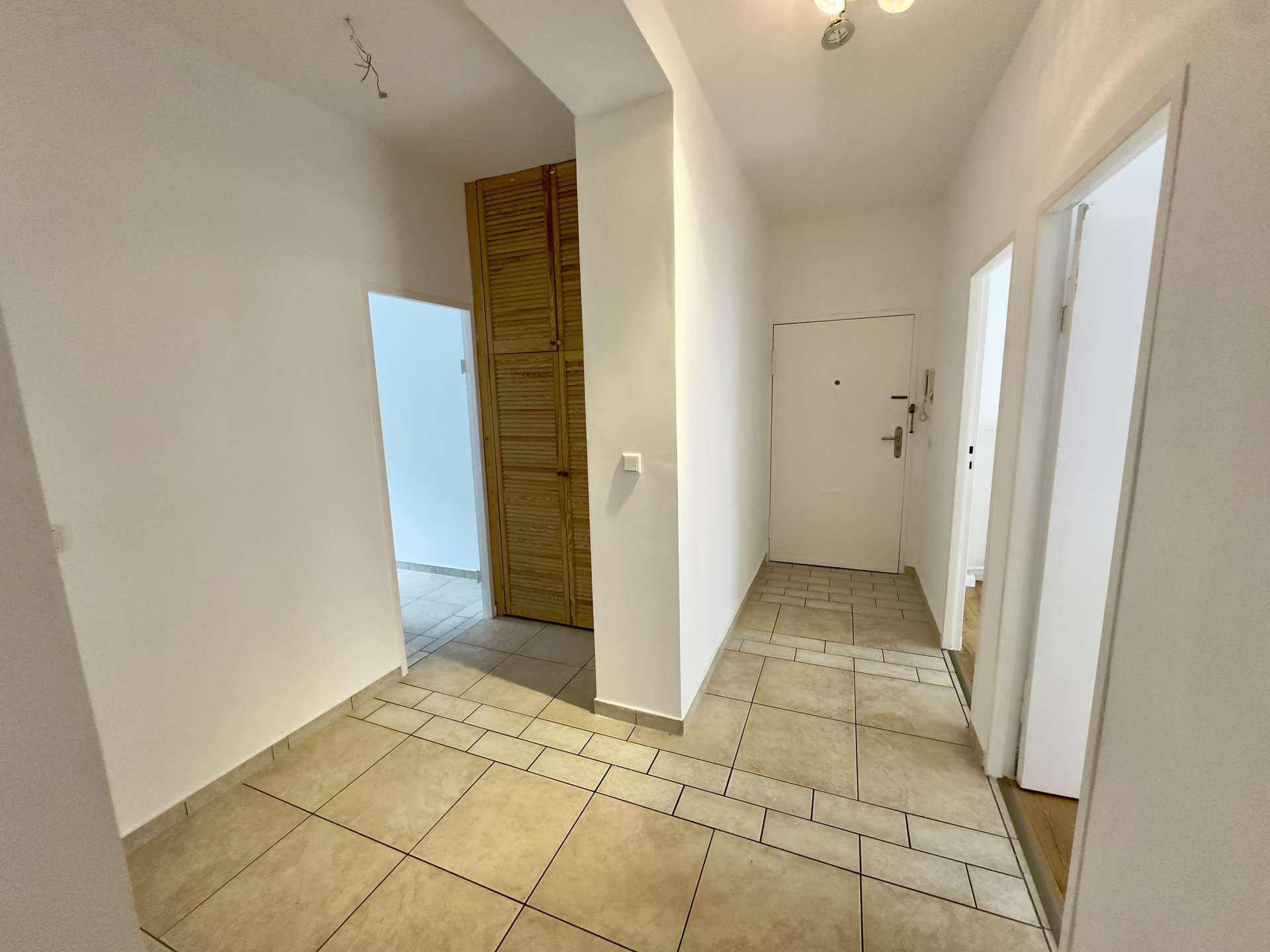 Bezugsfrei! Helle 4 Zimmerwohnung in bester Lage – Bild 3