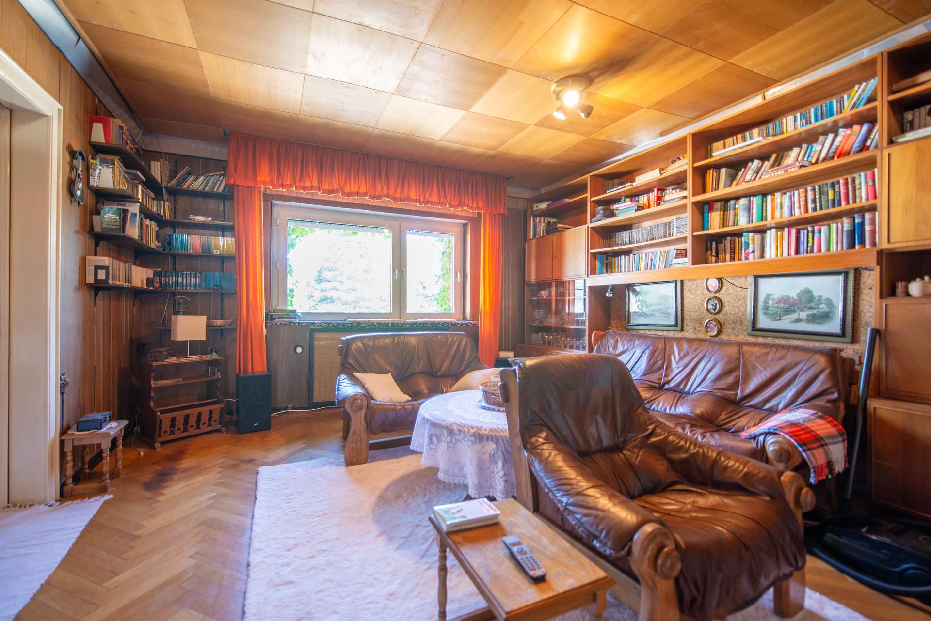 Freistehend wirkende DHH mit großem Garten, 3 separaten Wohnbereichen, Keller & Garage - Bild 14