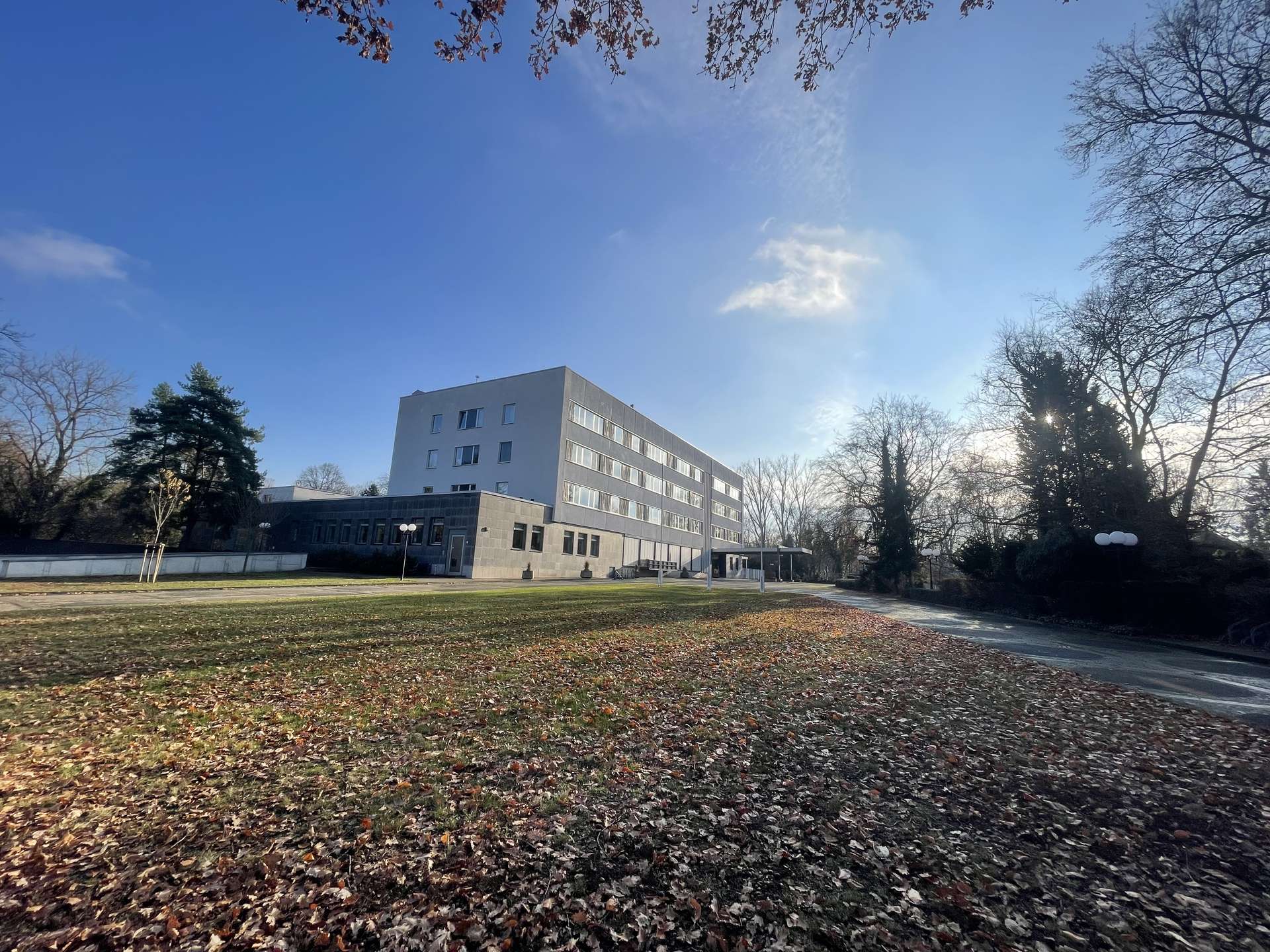 RARITÄT MIT GESCHICHTE: Stilvolles Zuhause im ehemaligen DDR-Gästehaus – Bild 3