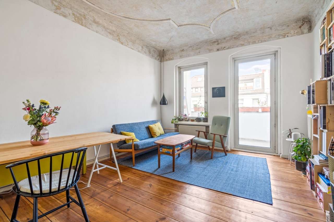 Top-Lage nahe Körnerpark! Freundliche Altbauwohnung mit Loggia - rougher Charme & Originalität