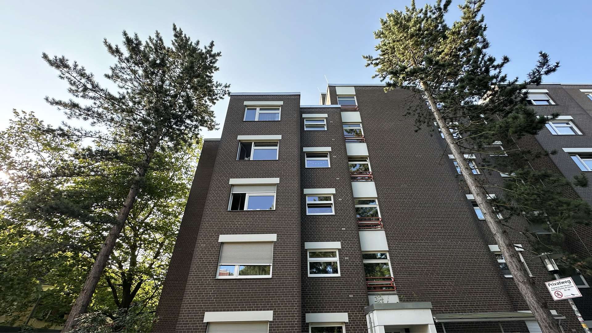 Riesiges Potential! Bezugsfreie 5-Zimmer-Wohnung mit schönem Balkon in idyllischer Lage