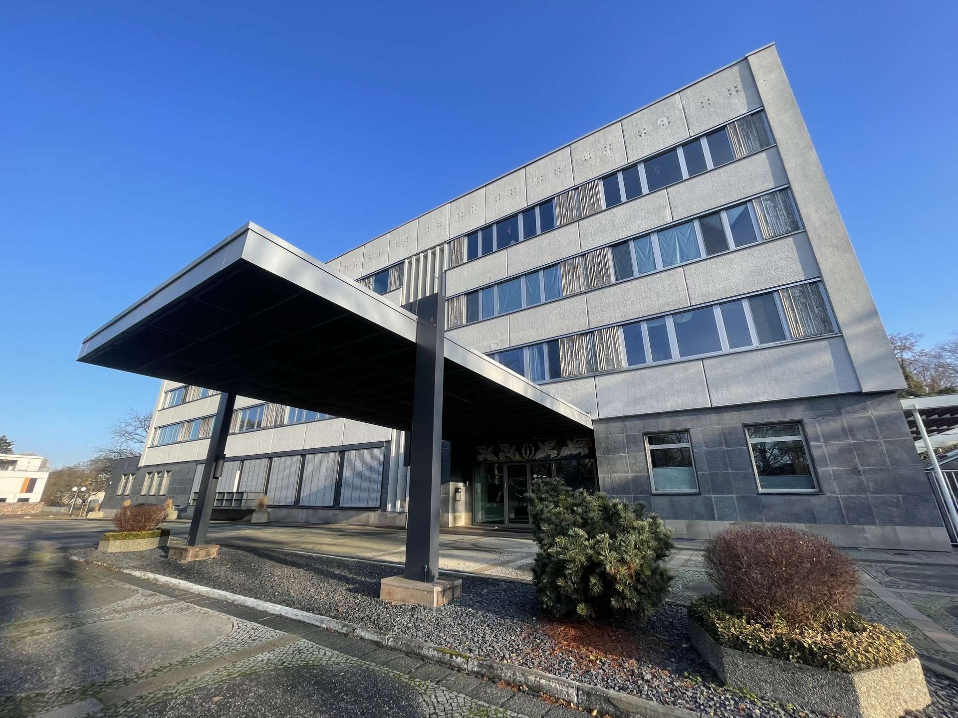 RARITÄT MIT GESCHICHTE: Stilvolles Zuhause im ehemaligen DDR-Gästehaus – Bild 4