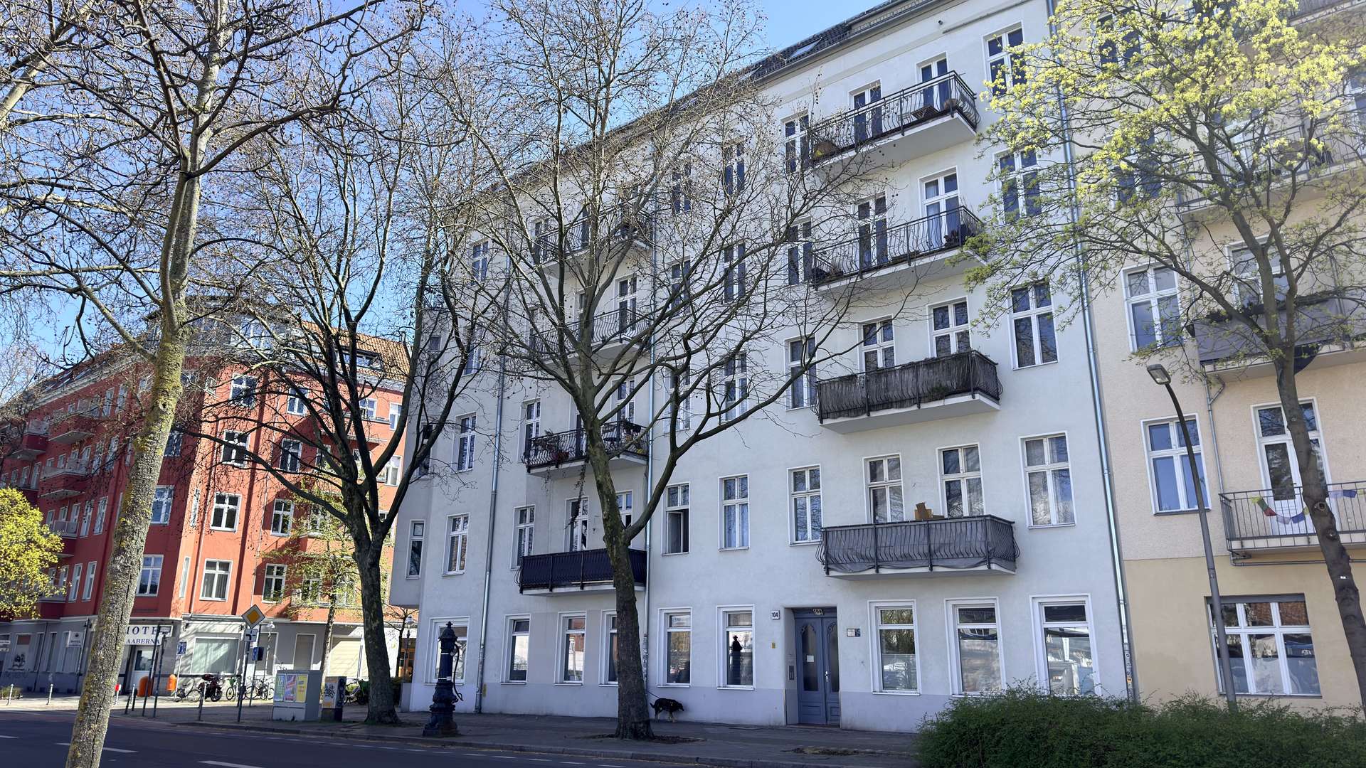 Exklusive schöne 4-Zimmerwohnung mit 4 m Deckenhöhe und ca. 153 m2 Wohnfläche! – Bild 2