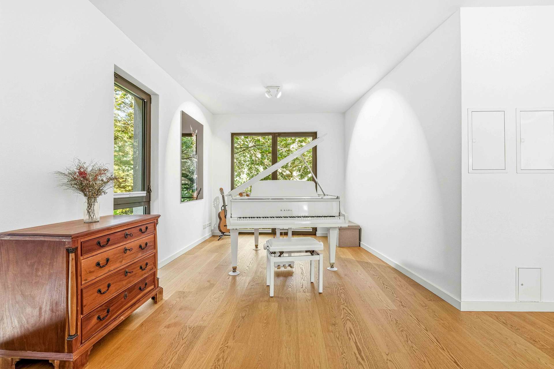 Villa in Topzustand und bester Lage! Luxuriös, modern, 9 Zimmer, Pool, Kamin, Sauna uvm. - Bild 8