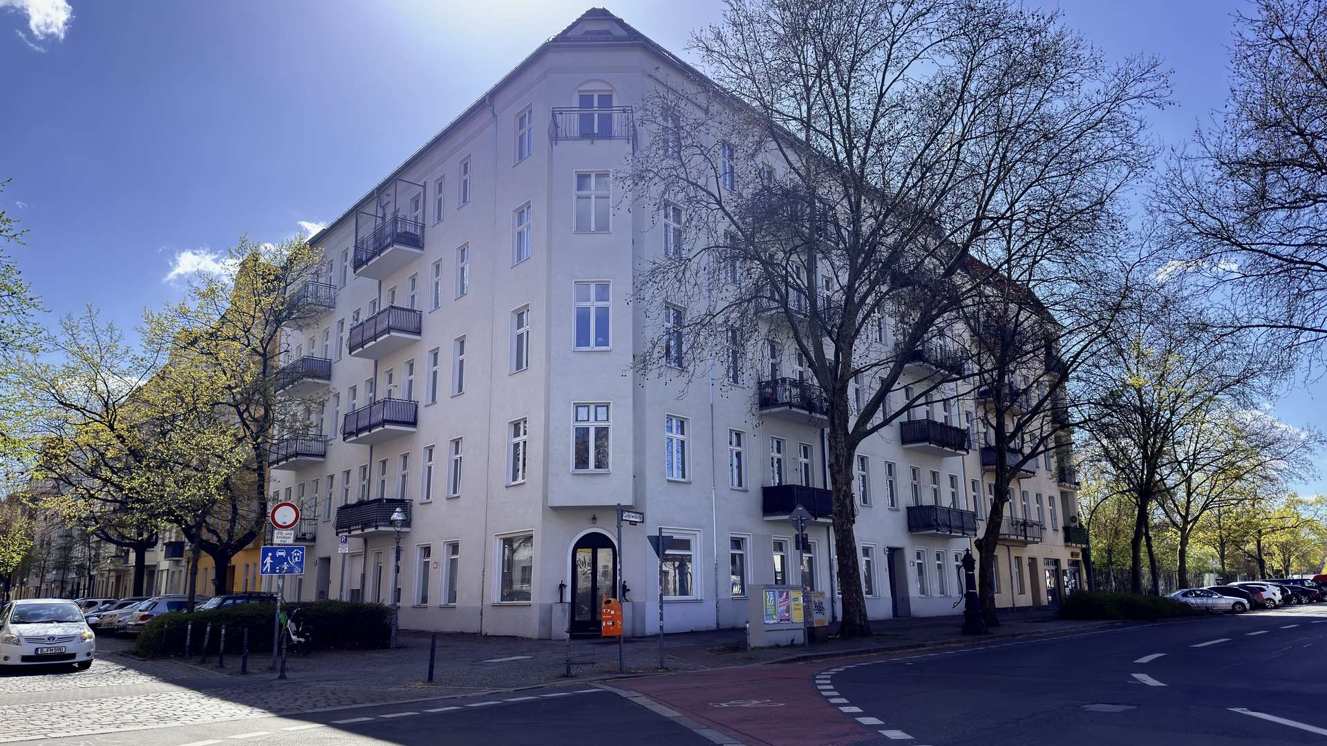 Exklusive schöne 4-Zimmerwohnung mit 4 m Deckenhöhe und ca. 153 m2 Wohnfläche!