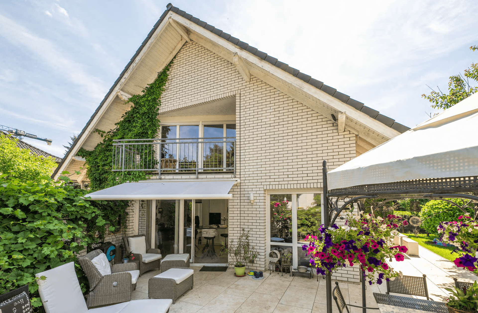 Hochwertiges Einfamilienhaus mit stilvollem Wohnkonzept auf 500m2 Grundstück in zentraler Lage! - Bild 34