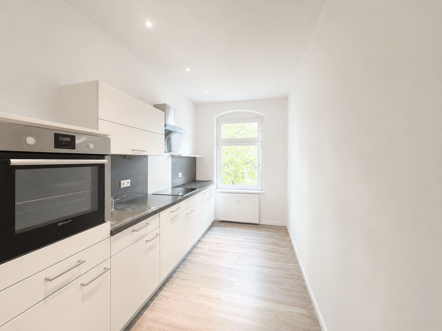 Bezugsfreie Wohnung in Toplage mit unverbautem Weitblick über Friedrichshain - Bild 4