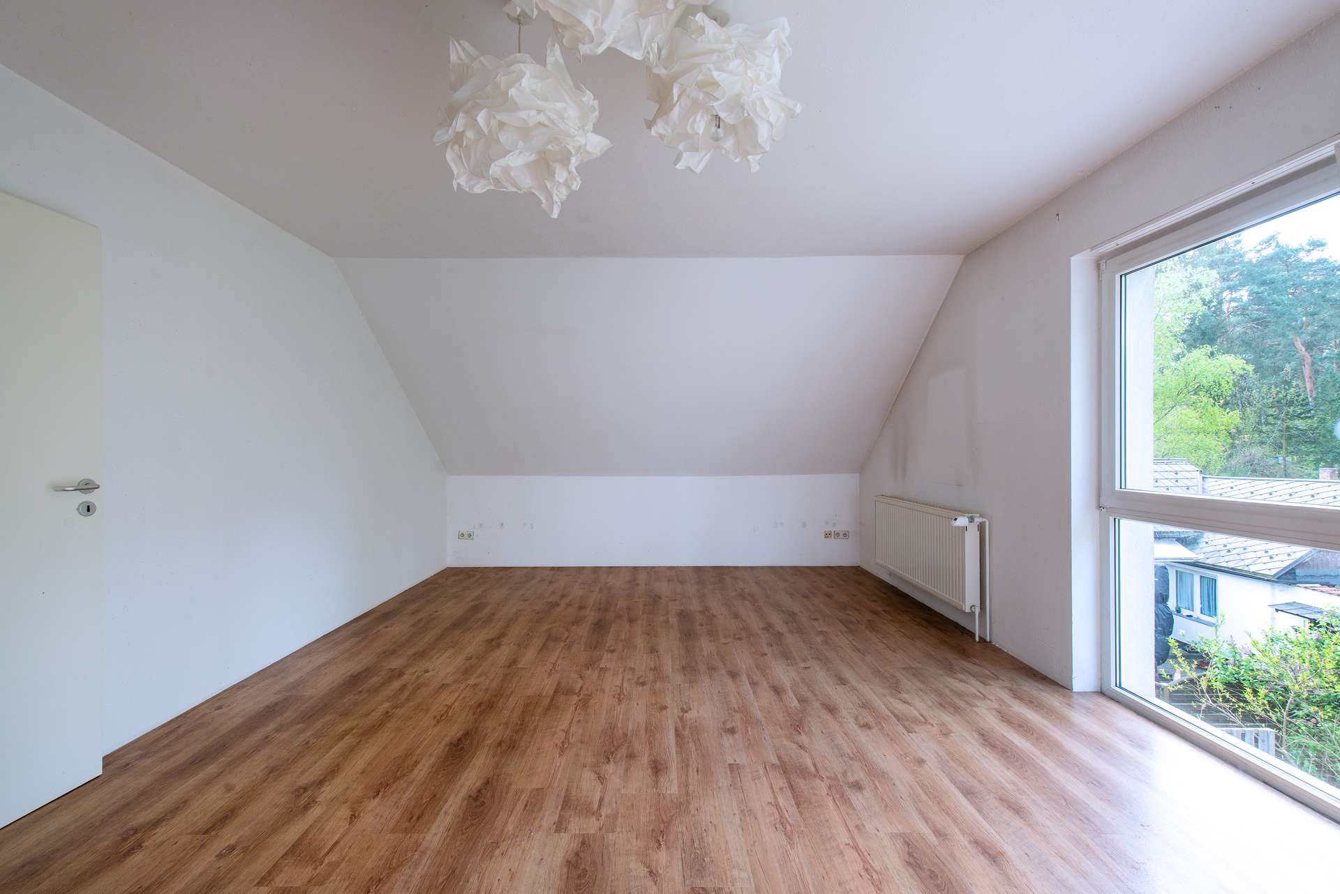 Familienparadies! 6 Zi. + Sauna, Kamin & ca. 671 m² Grundstück mit Carport – Bild 8