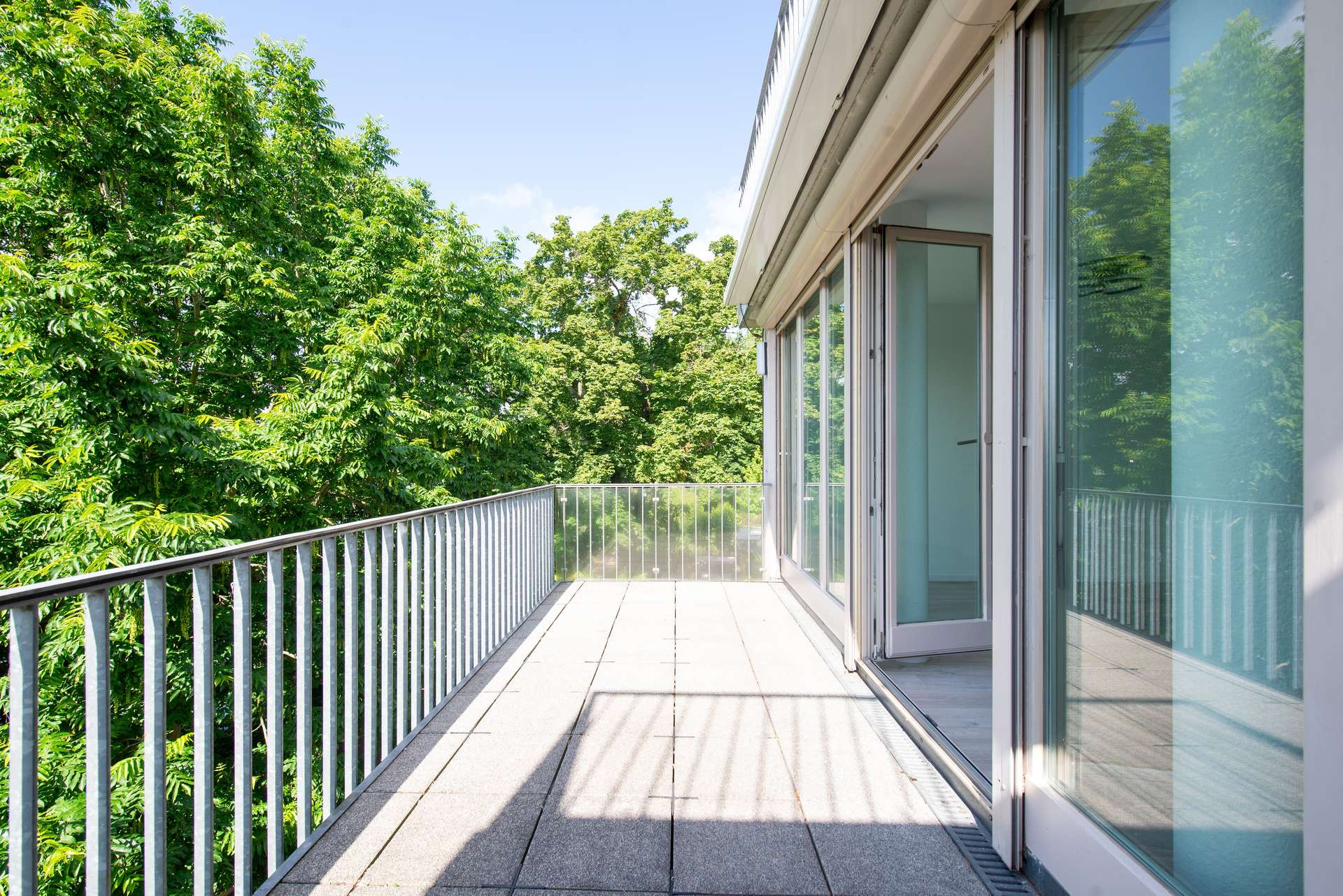 Exklusive 3-Zimmer-Wohnung mit Wasserblick, Balkon, Stellplatz und Aufzug in Alt-Stralau - Bild 5