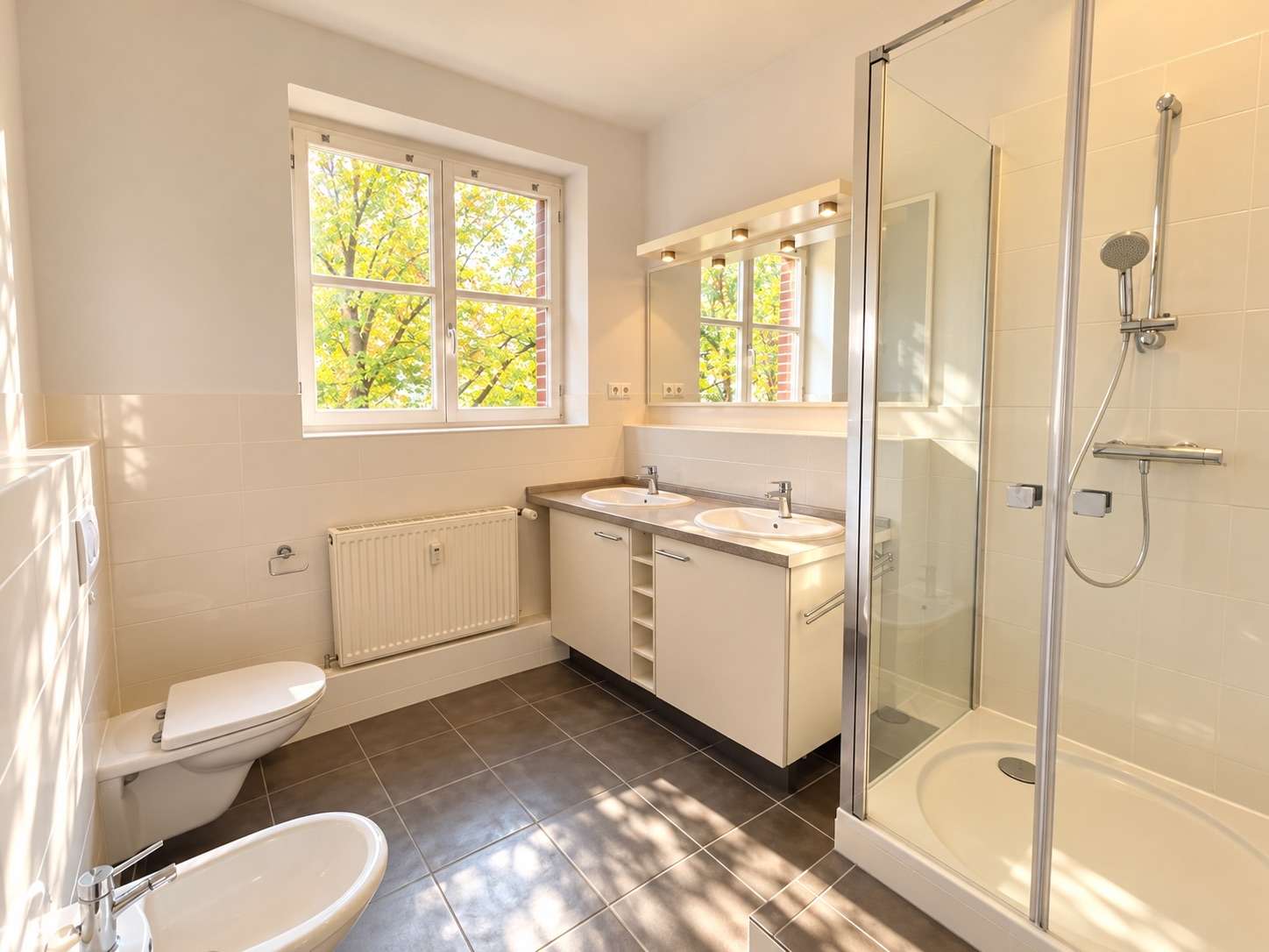 Wohnen auf zwei hellen Ebenen – Maisonette Wohnung mit zwei Sonnenbalkonen nahe den Ceciliengärten! - Bild 12