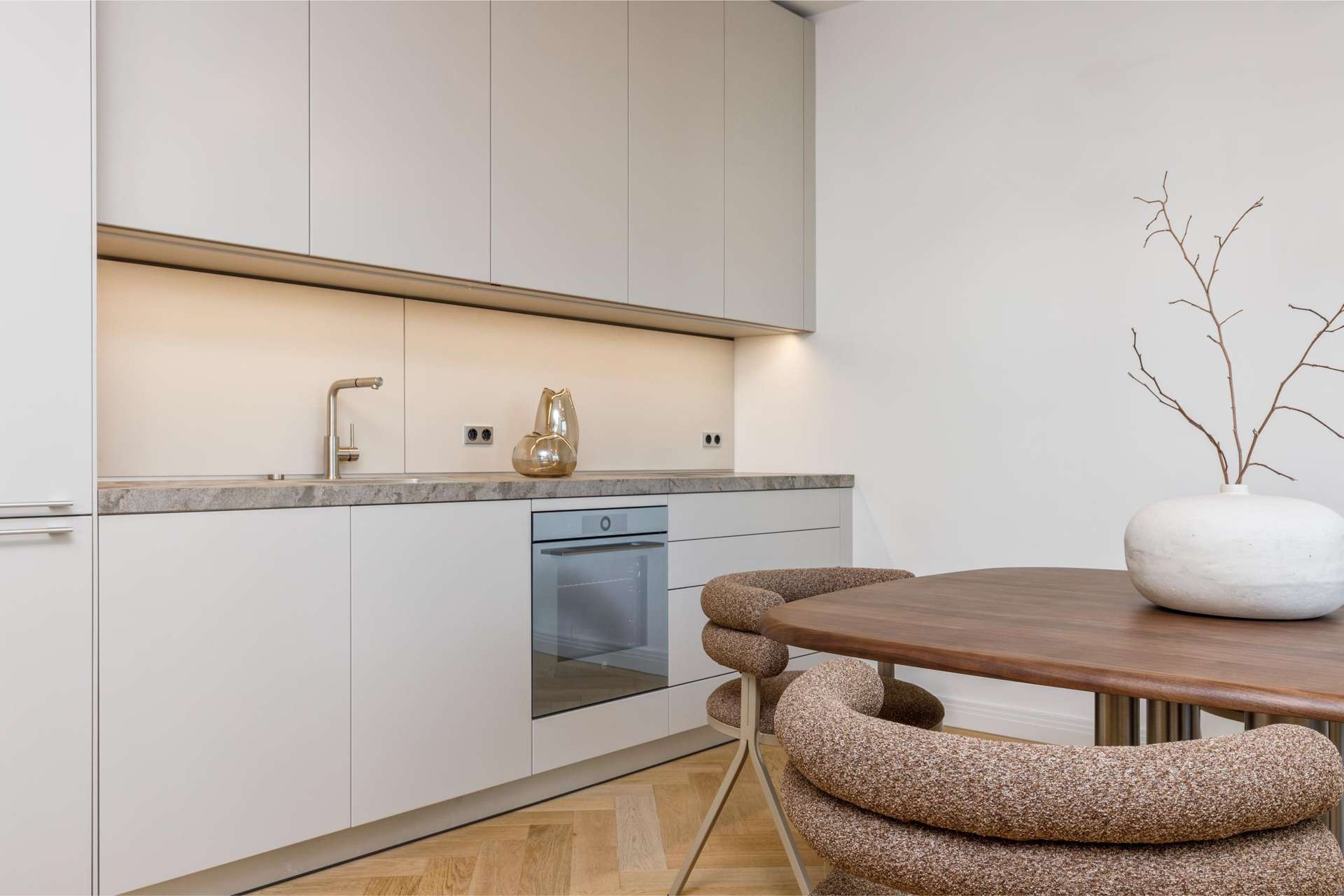 Exklusive 4-Zimmer-Wohnung mit hochwertiger Möblierung - Bild 21