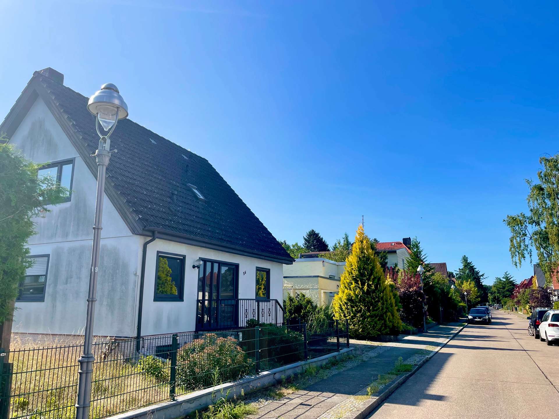 Bezugsfreies Familienhaus mit Garage, Garten, Sonnenterrasse und Keller in der Wilhelmstadt - Bild 1
