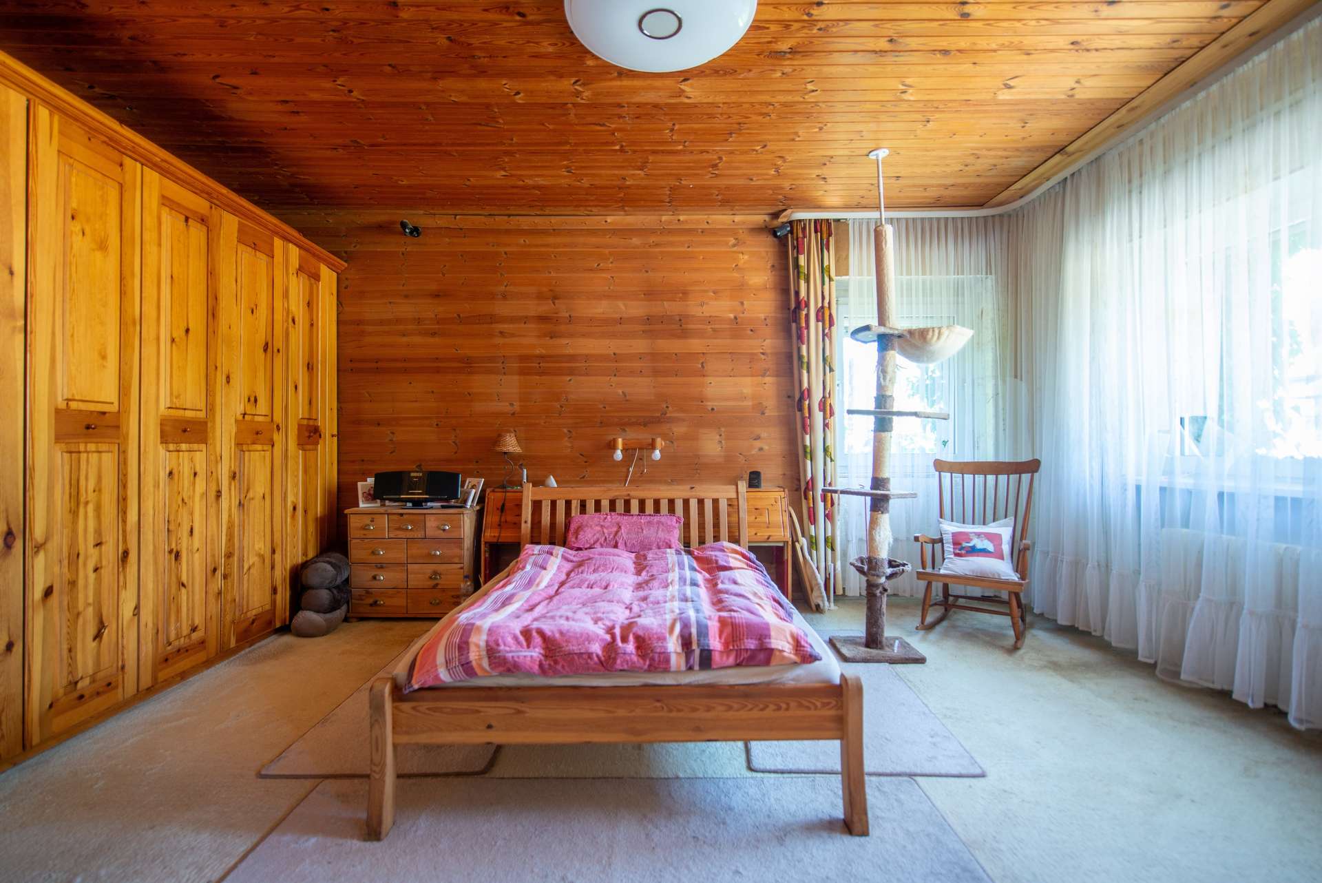 Freistehend wirkende DHH mit großem Garten, 3 separaten Wohnbereichen, Keller & Garage - Bild 15