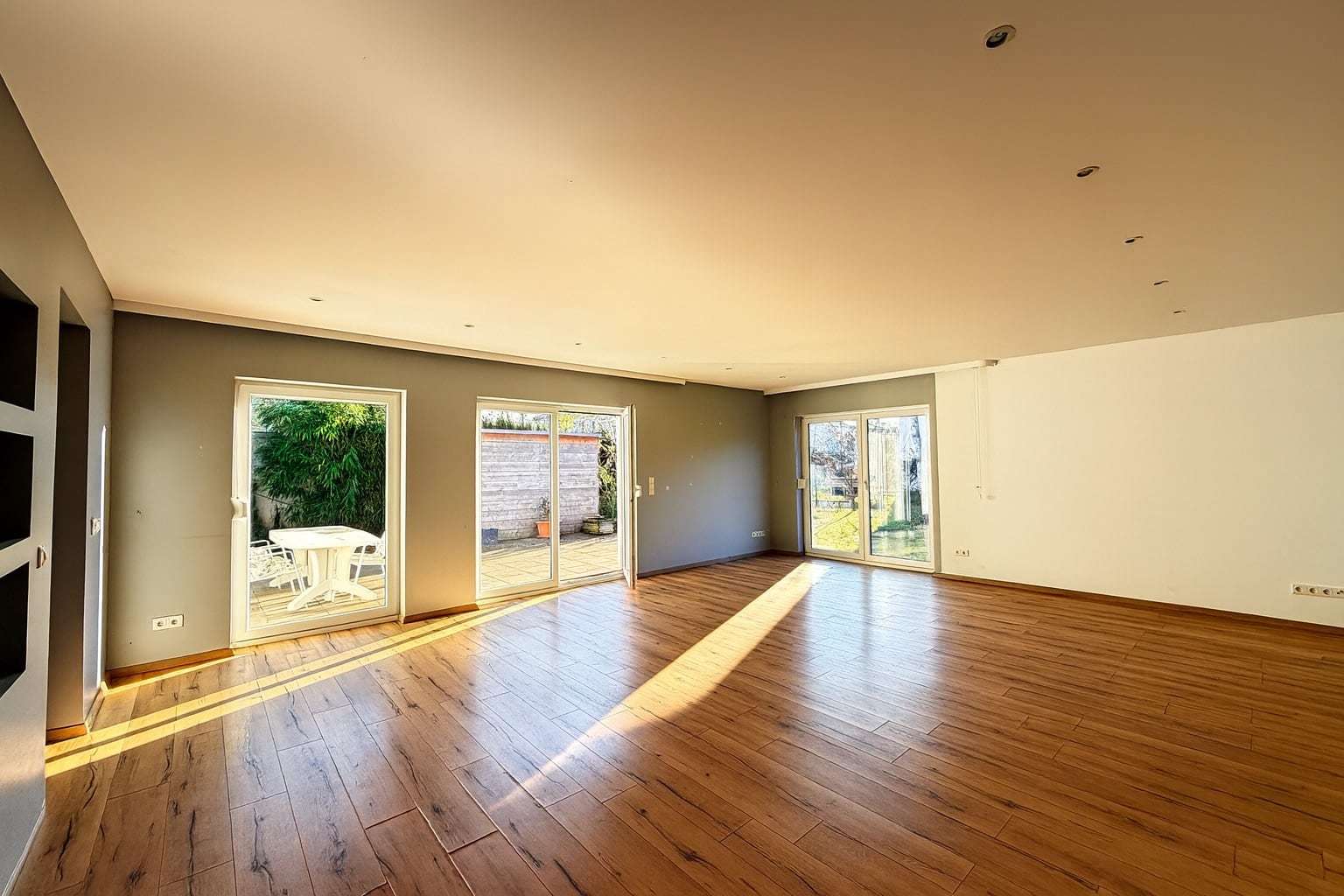 Helle Wohnarchitektur mit Erweiterungsoption auf 558 m2 Grundstück!