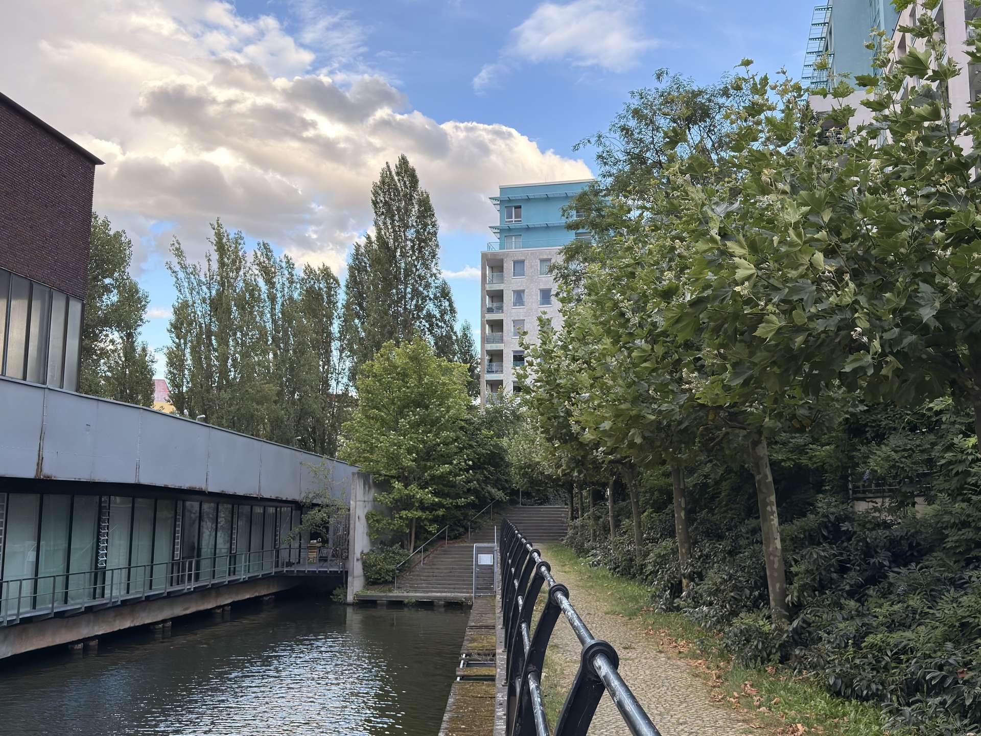 Moderne Wohnung in Charlottenburg: hell, repräsentativ und mit Wasserblick - Bild 2