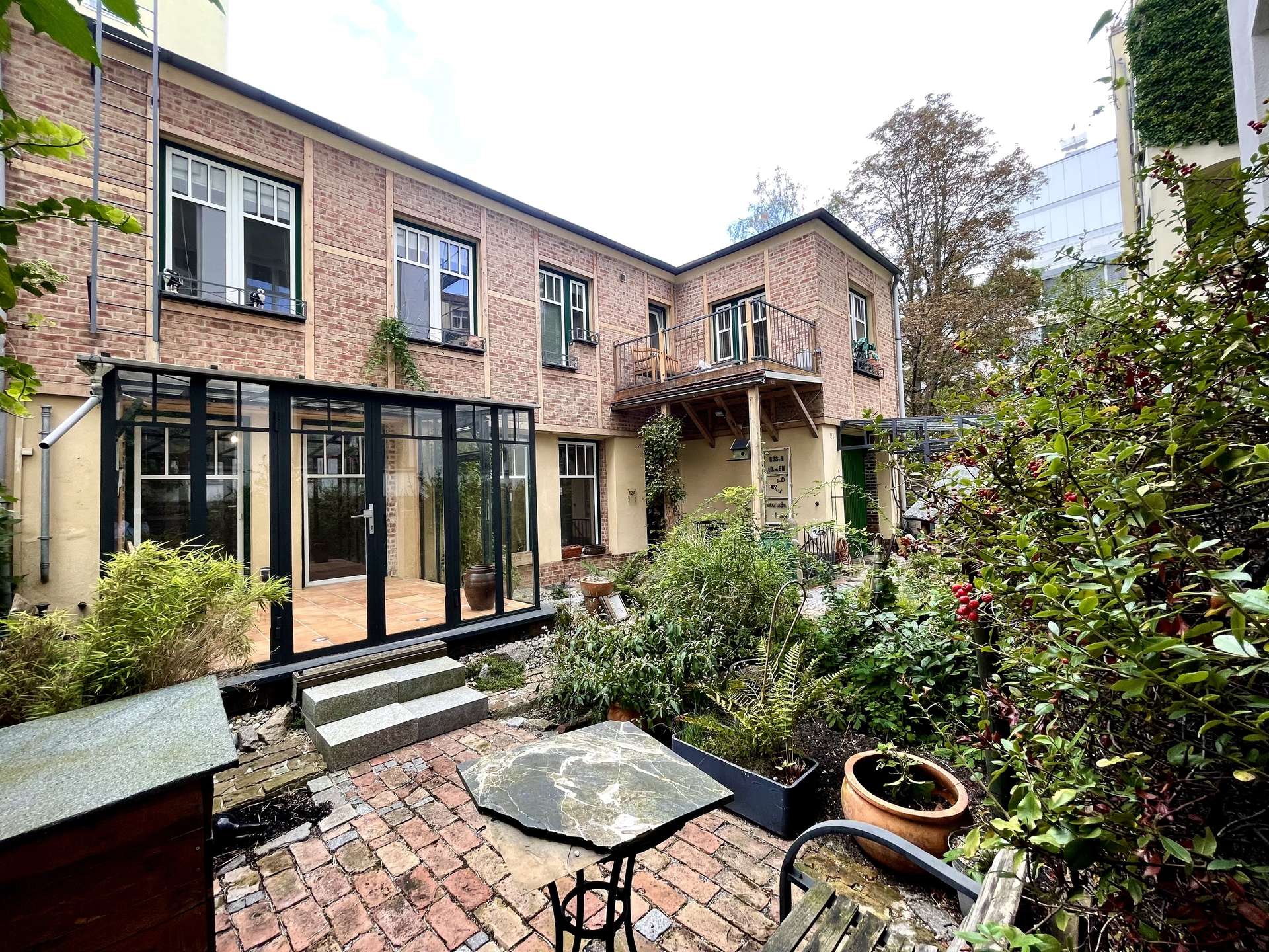 Leerstehende Remise in Berlin-Tiergarten – ca. 160 m² Wohnfläche, Garten, Balkon & Wintergarten - Bild 2