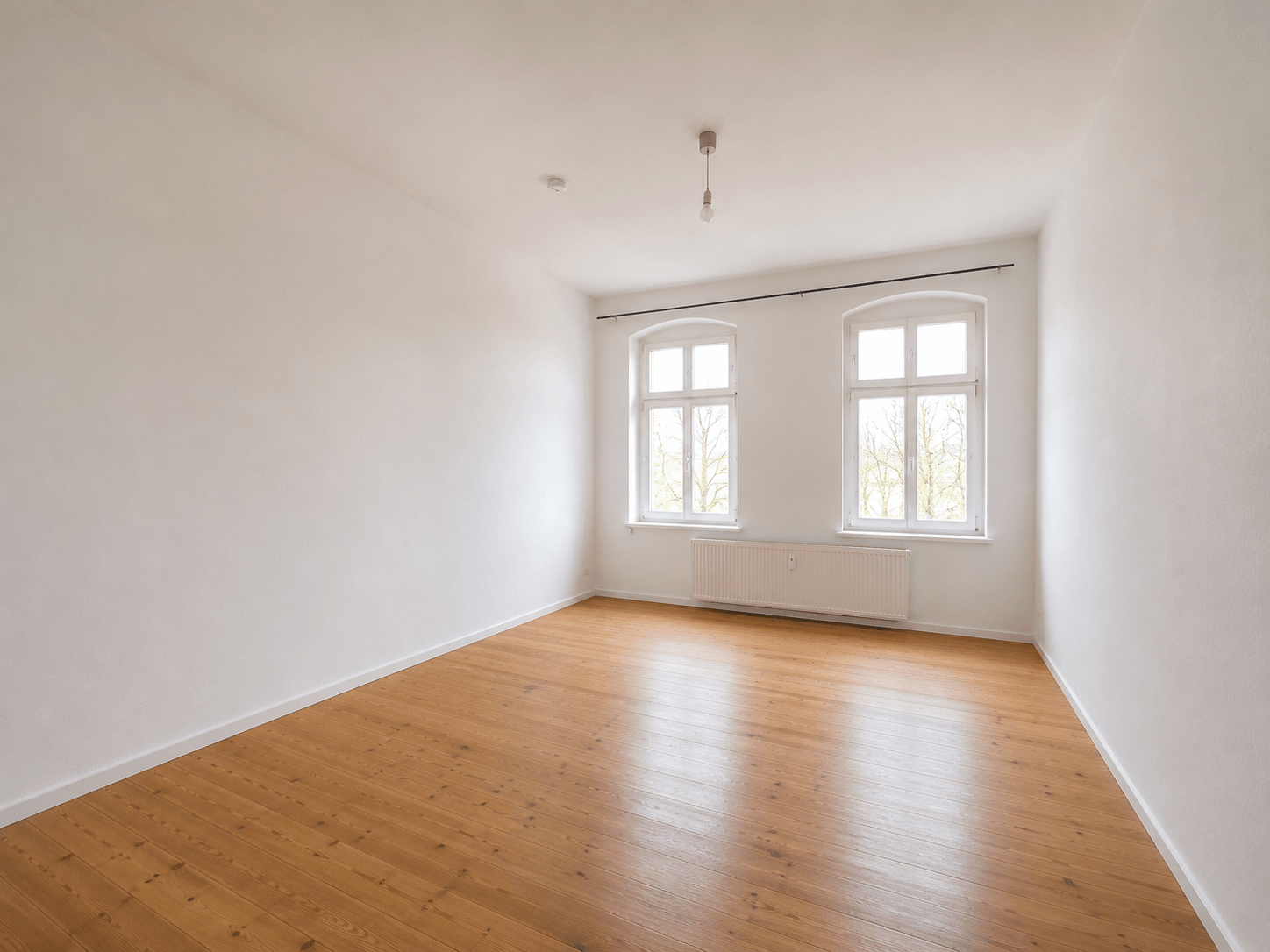 Bezugsfreie Wohnung in Toplage mit unverbautem Weitblick über Friedrichshain - Bild 2