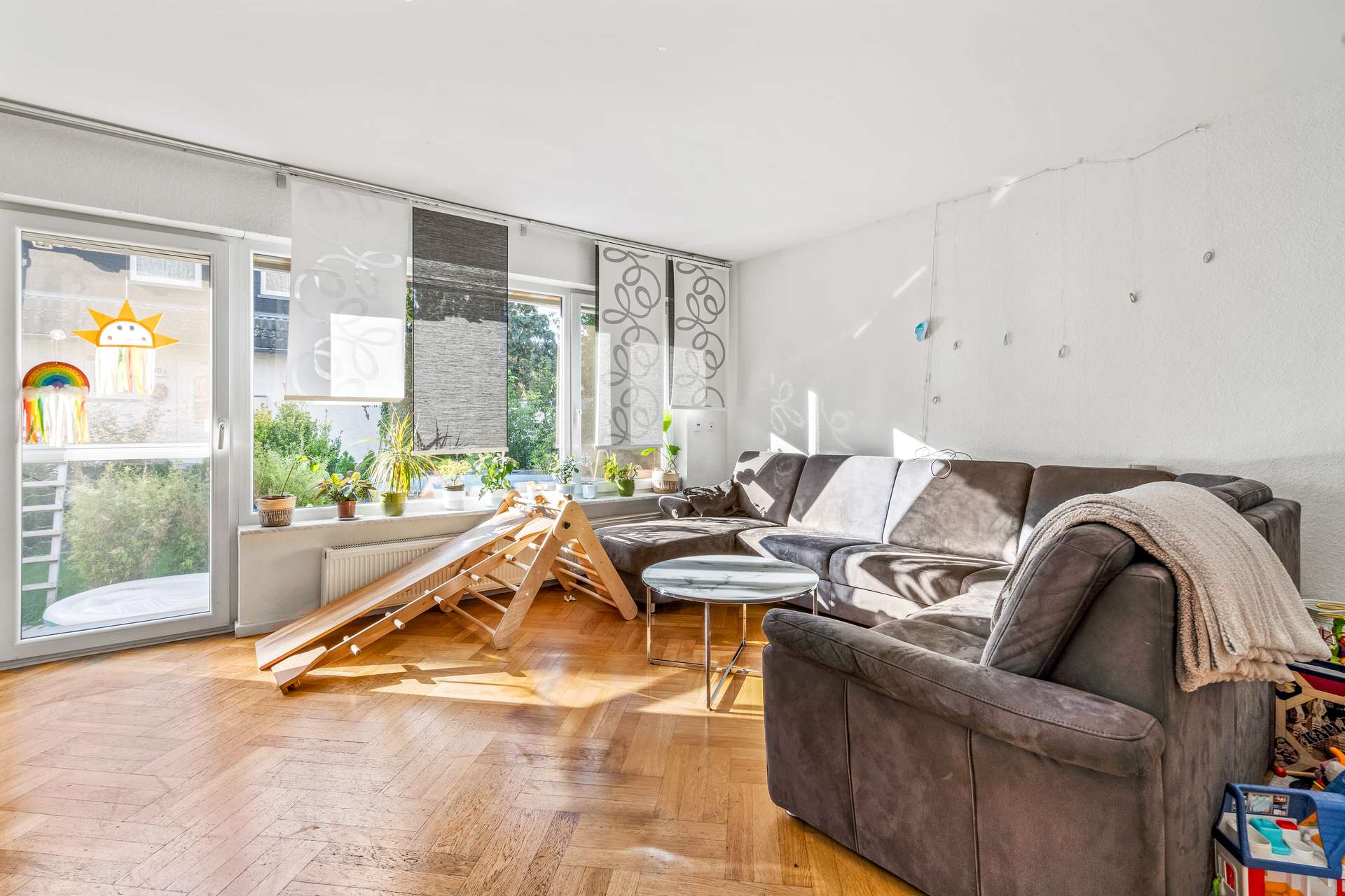 Großräumiges und modernes Einfamilienhaus mit Doppelgarage und Garten in Rudow - Bild 4