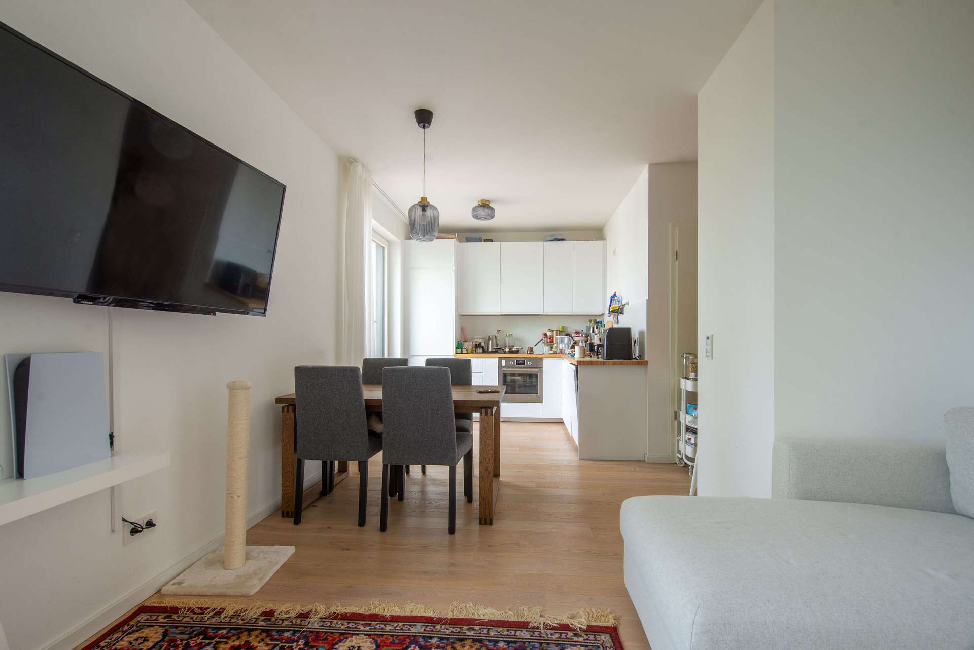 Moderne Eigentumswohnung mit Sonnenterrasse und Aufzug im Zentrum Mariendorfs - Bild 3