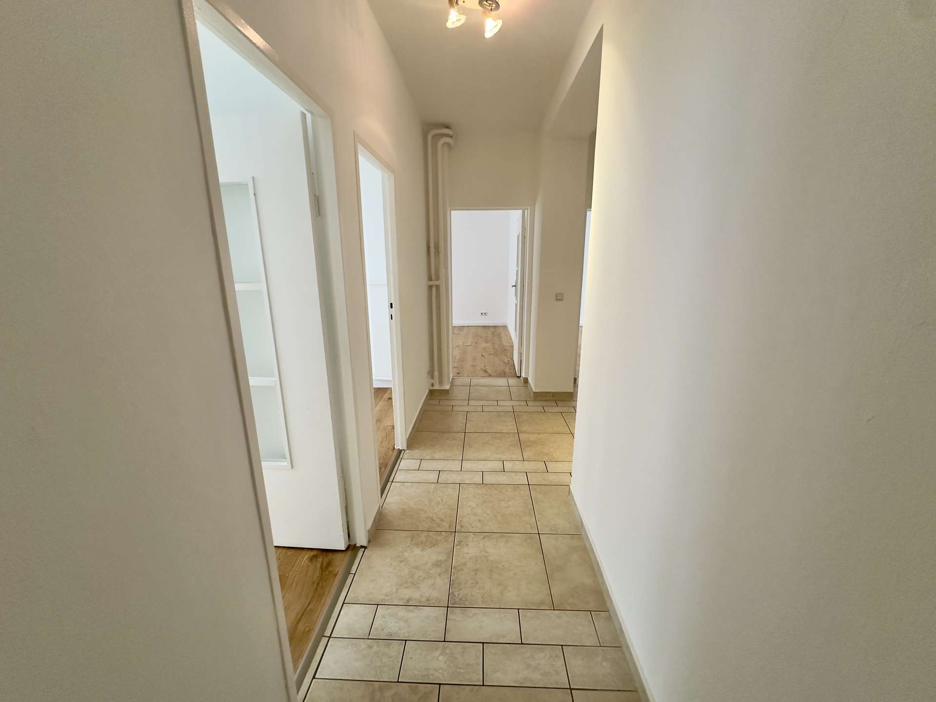 Bezugsfrei! Helle 4 Zimmerwohnung in bester Lage – Bild 2