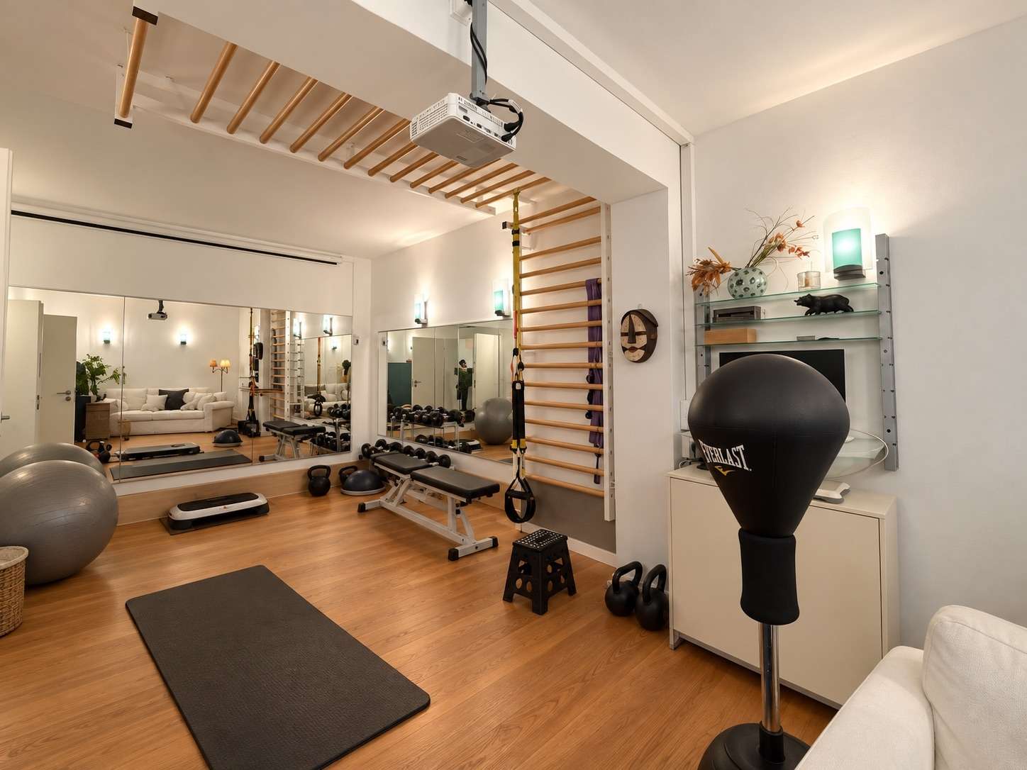 Villa in Topzustand und bester Lage! Luxuriös, modern, 9 Zimmer, Pool, Kamin, Sauna uvm. - Bild 9