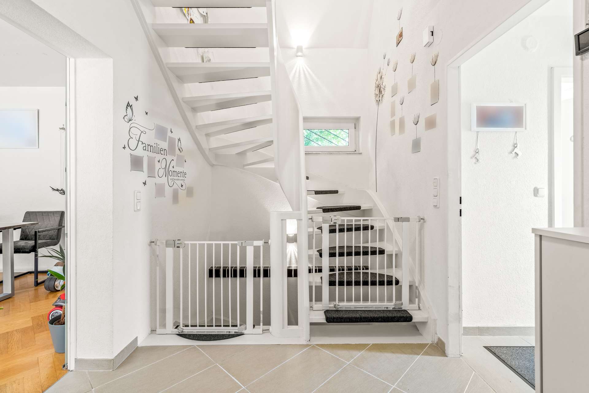 Großräumiges und modernes Einfamilienhaus mit Doppelgarage und Garten in Rudow - Bild 3