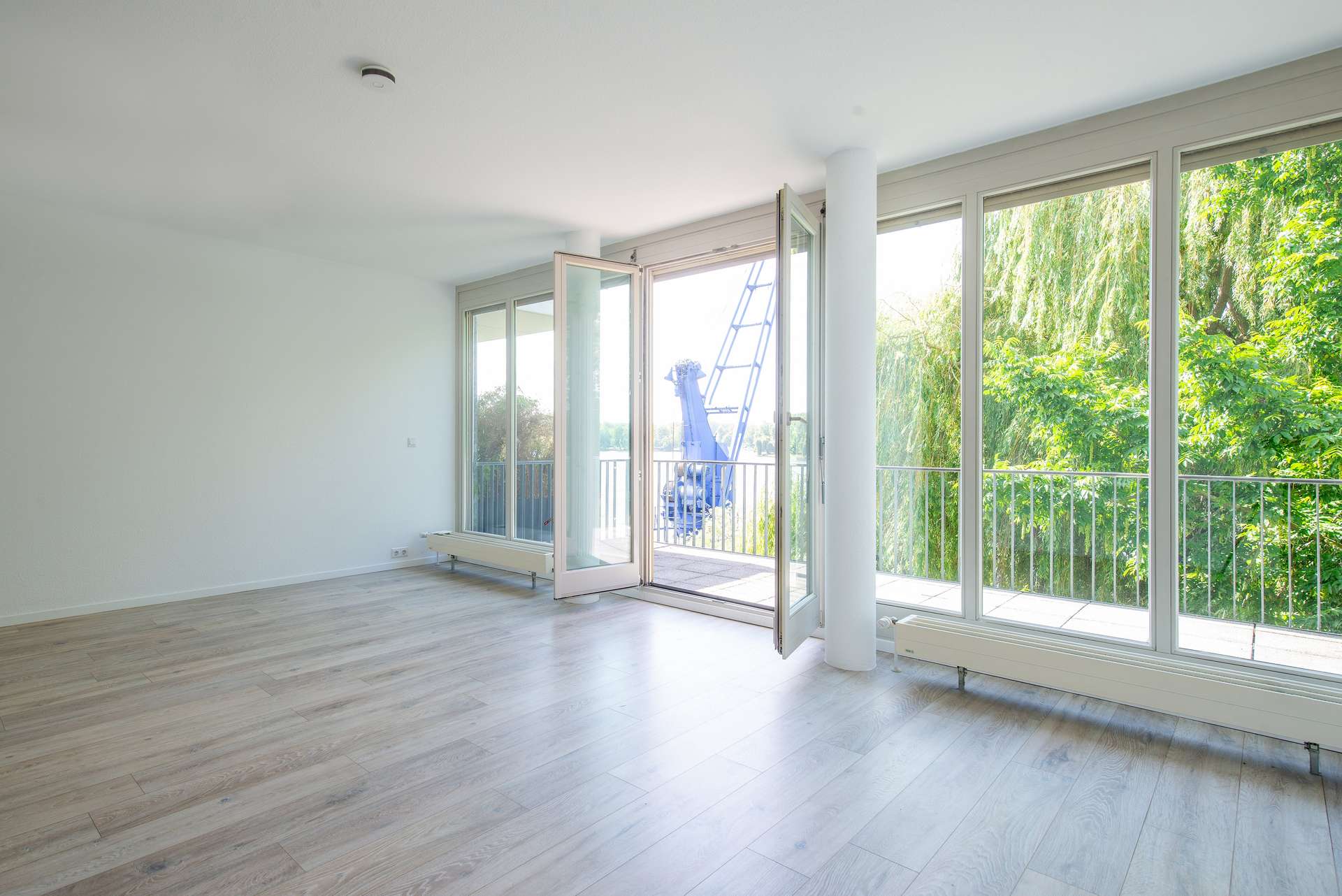 Exklusive 3-Zimmer-Wohnung mit Wasserblick, Balkon, Stellplatz und Aufzug in Alt-Stralau - Bild 6