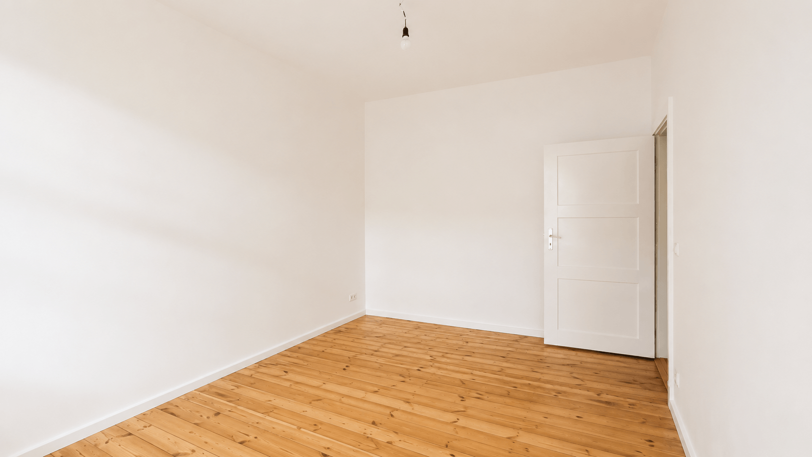 Saniertes Altbaujuwel mit schönem Innenhofbalkon und Dachbodennutzung Nahe Rathaus Steglitz - Bild 5