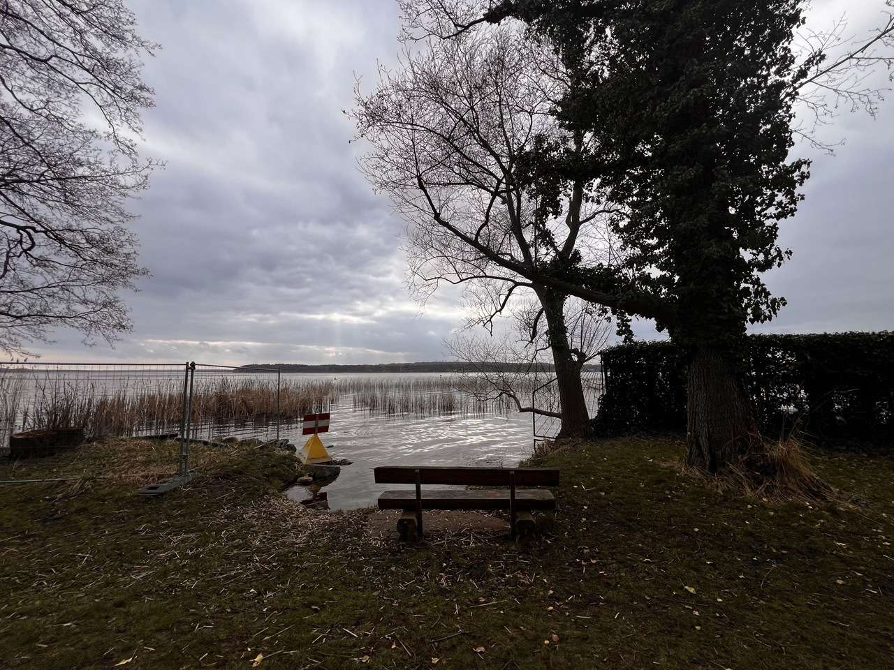 Wohnen wie im Märchen! 2 Einfamilienhäuser direkt am Wasser