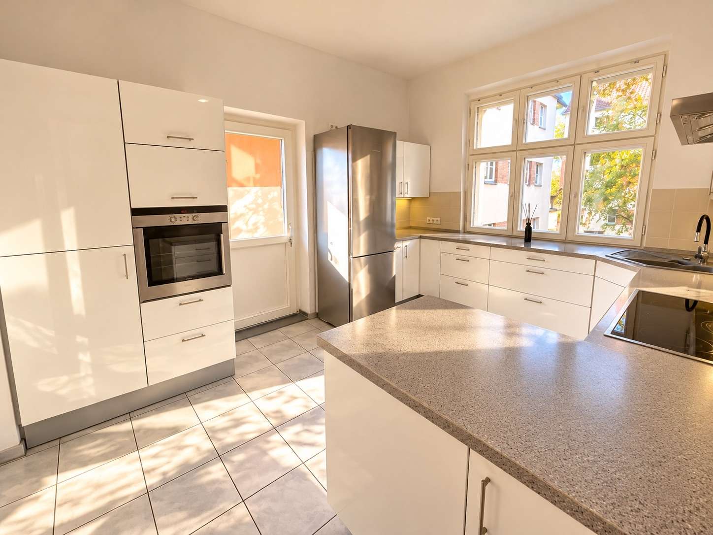 Wohnen auf zwei hellen Ebenen – Maisonette Wohnung mit zwei Sonnenbalkonen nahe den Ceciliengärten! - Bild 5