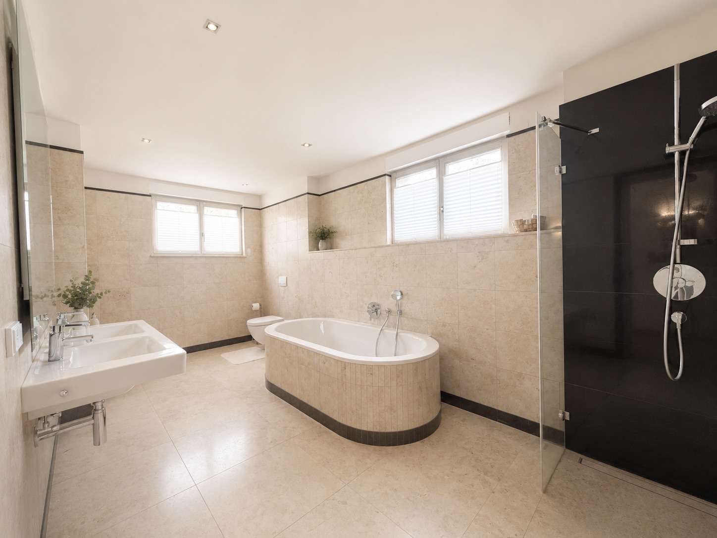 Imposant. Luxuriös. Einzigartig. – Villa in fußläufiger Seenähe in Bestlage - Bild 16
