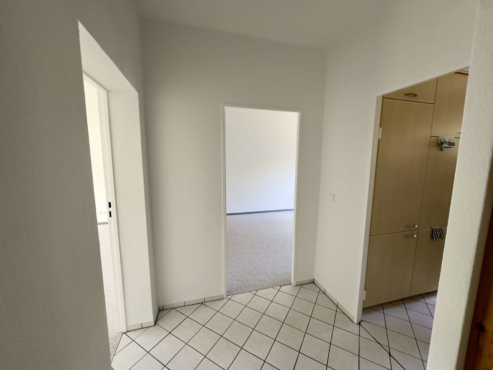 Bezugsfreie 2-Zimmer-Wohnung mit sonnigem Balkon und modernisiertem Gesamtbild in Berlin-Lankwitz - Bild 6