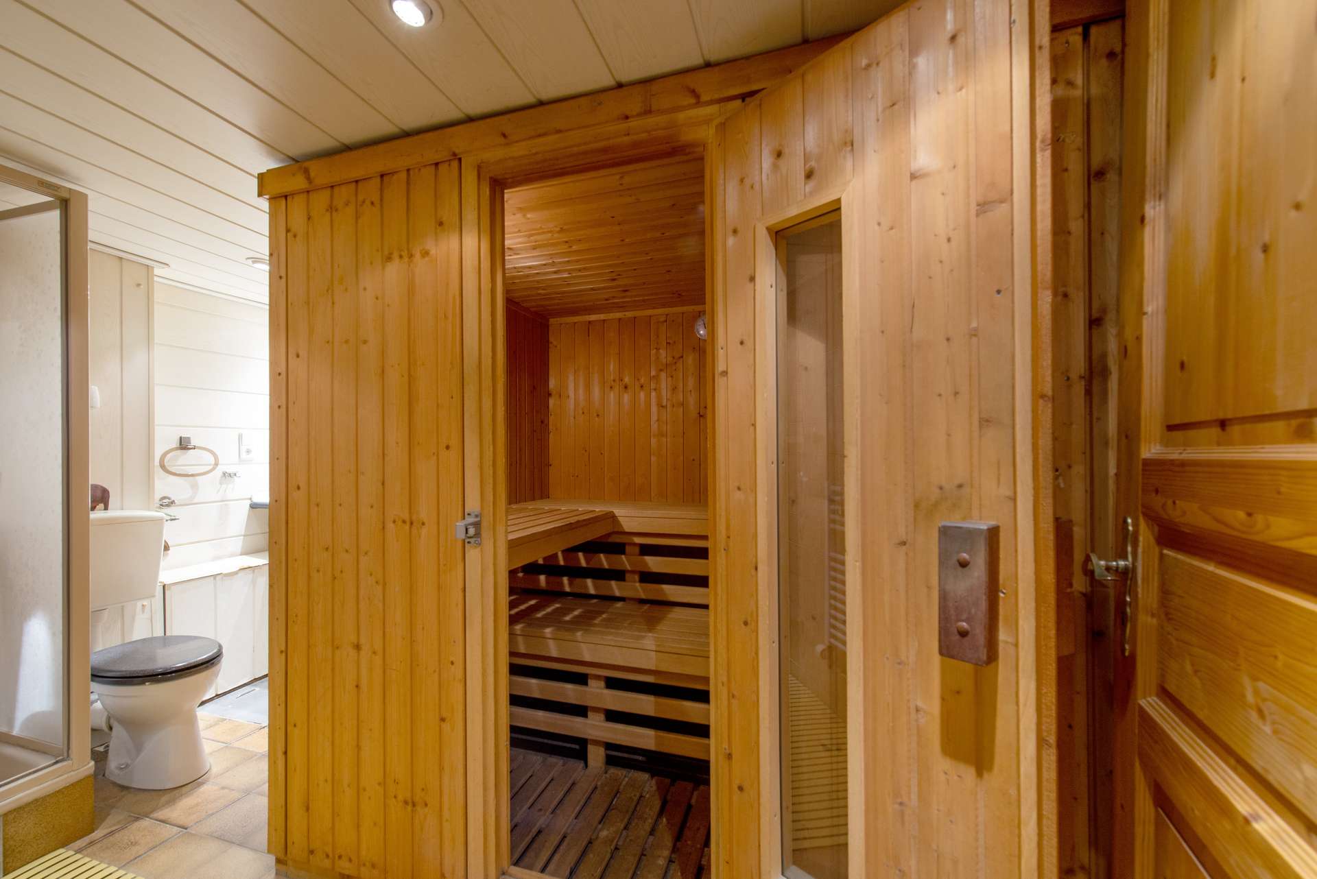 Familienfreundliche DHH mit Wohnkeller, Sauna und Terrasse in ruhiger Lage von Berlin-Buckow – Bild 14